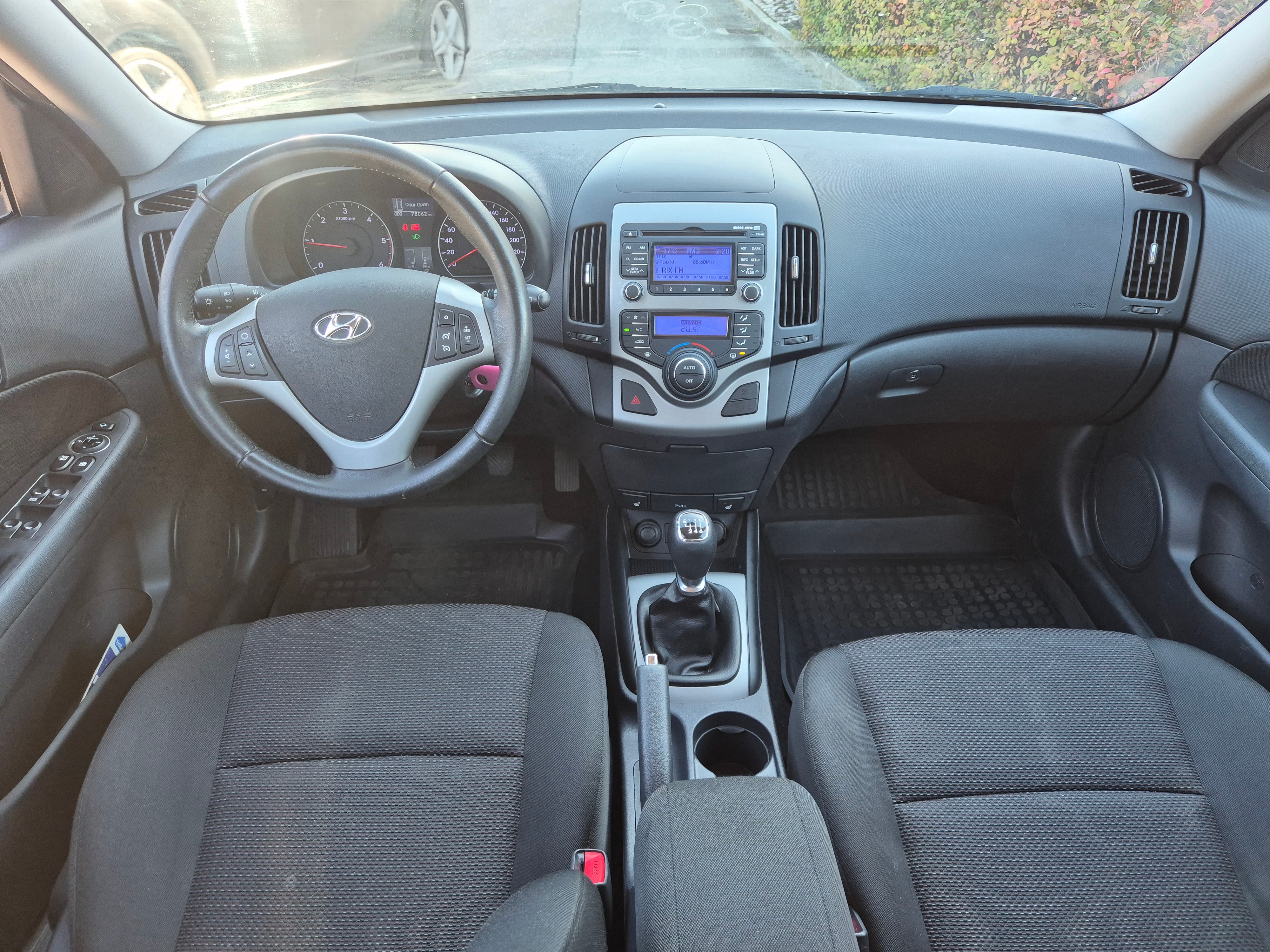 Hyundai i30 1.6 CRDi Manuell 2012, bild 5/8