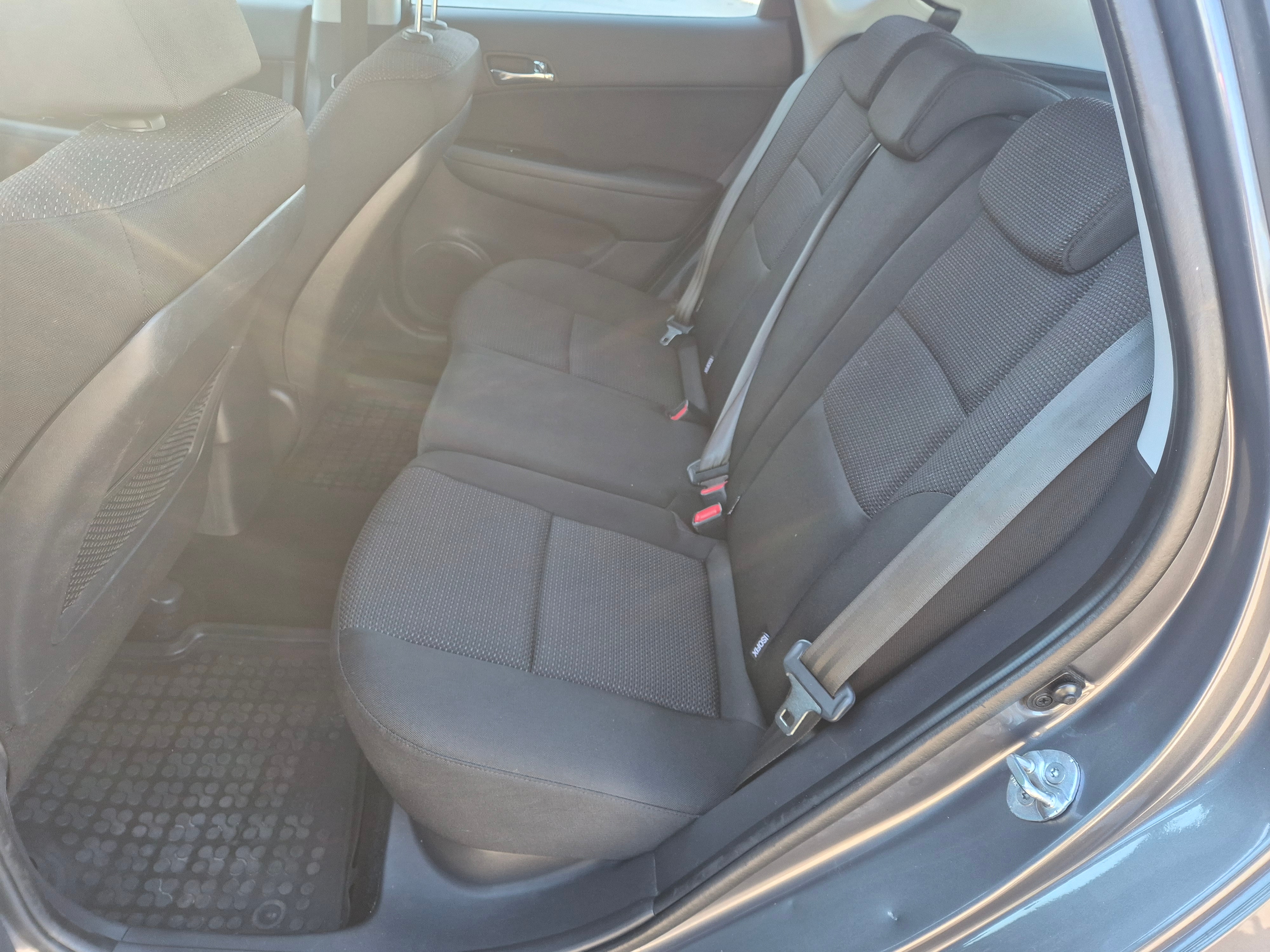 Hyundai i30 1.6 CRDi Manuell 2012, bild 8/8