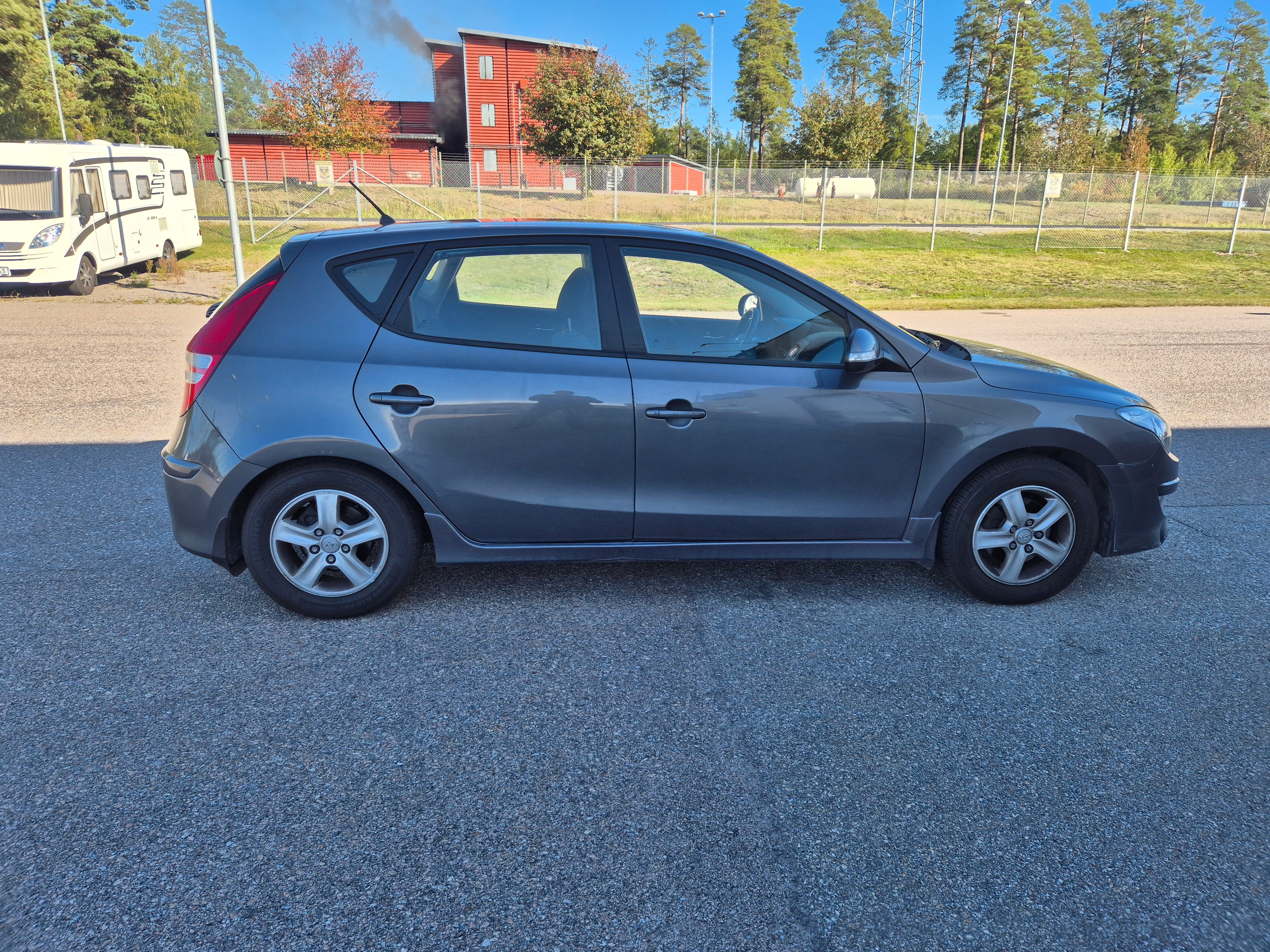 Hyundai i30 1.6 CRDi Manuell 2012, bild 2/8