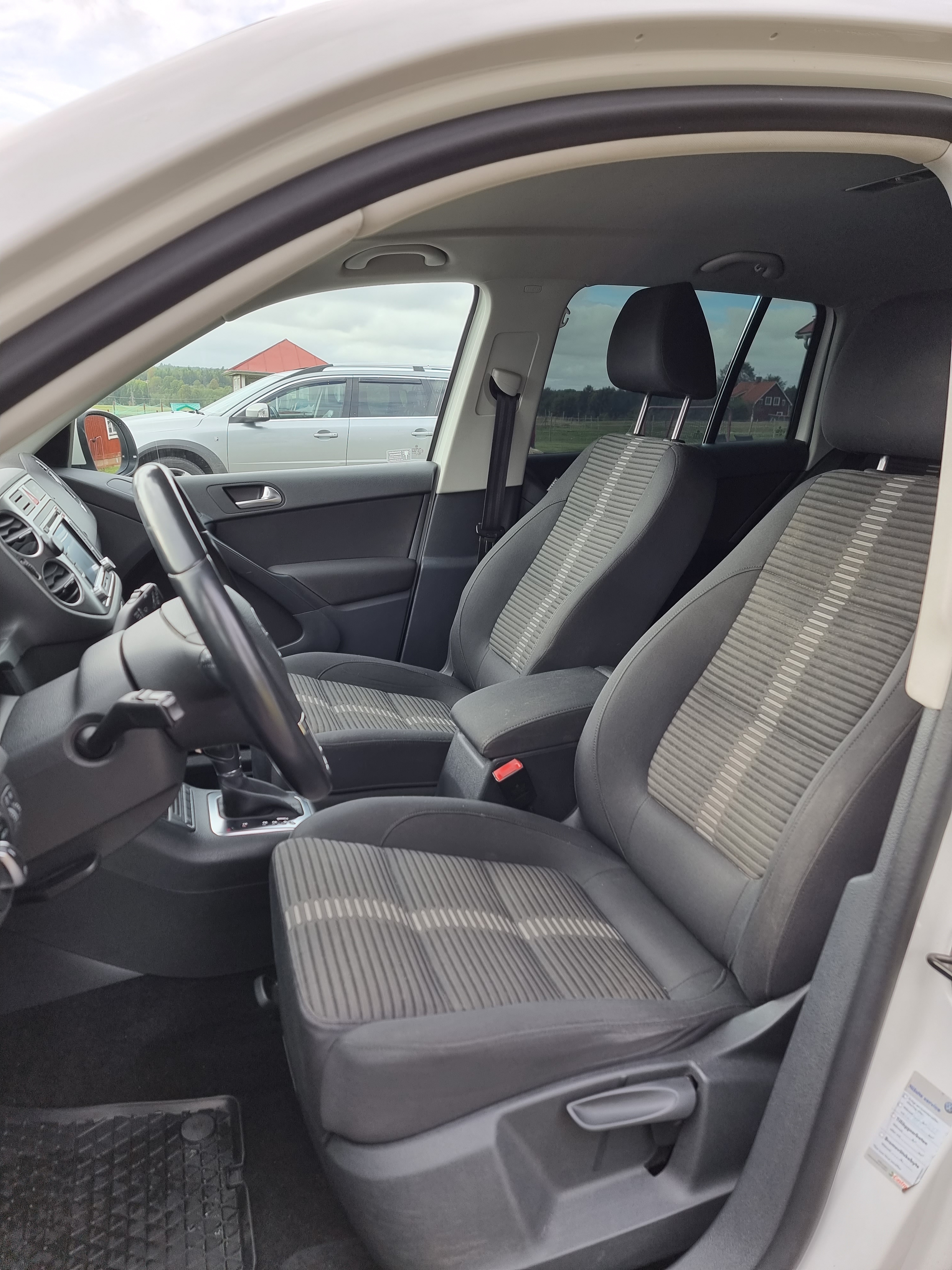 Volkswagen Tiguan 2011, bild 6/10