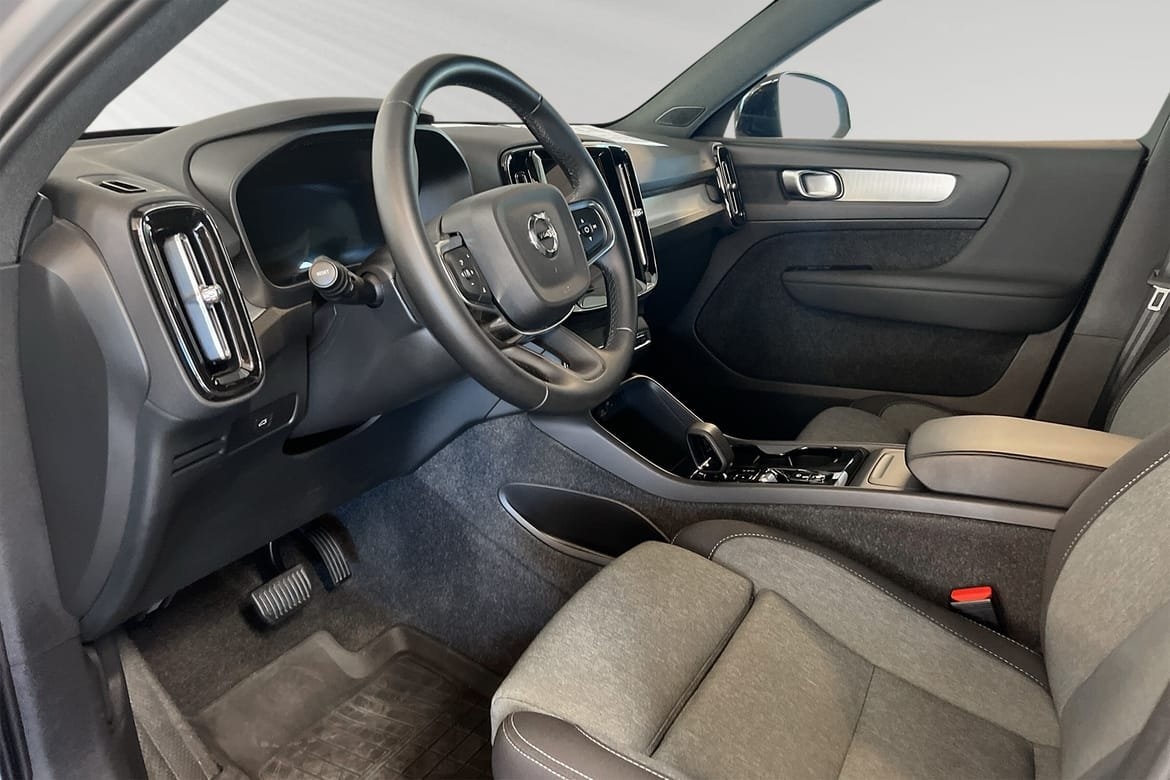 Volvo XC40 B3 FWD Bensin Plus Dark 2025, photo 7/10