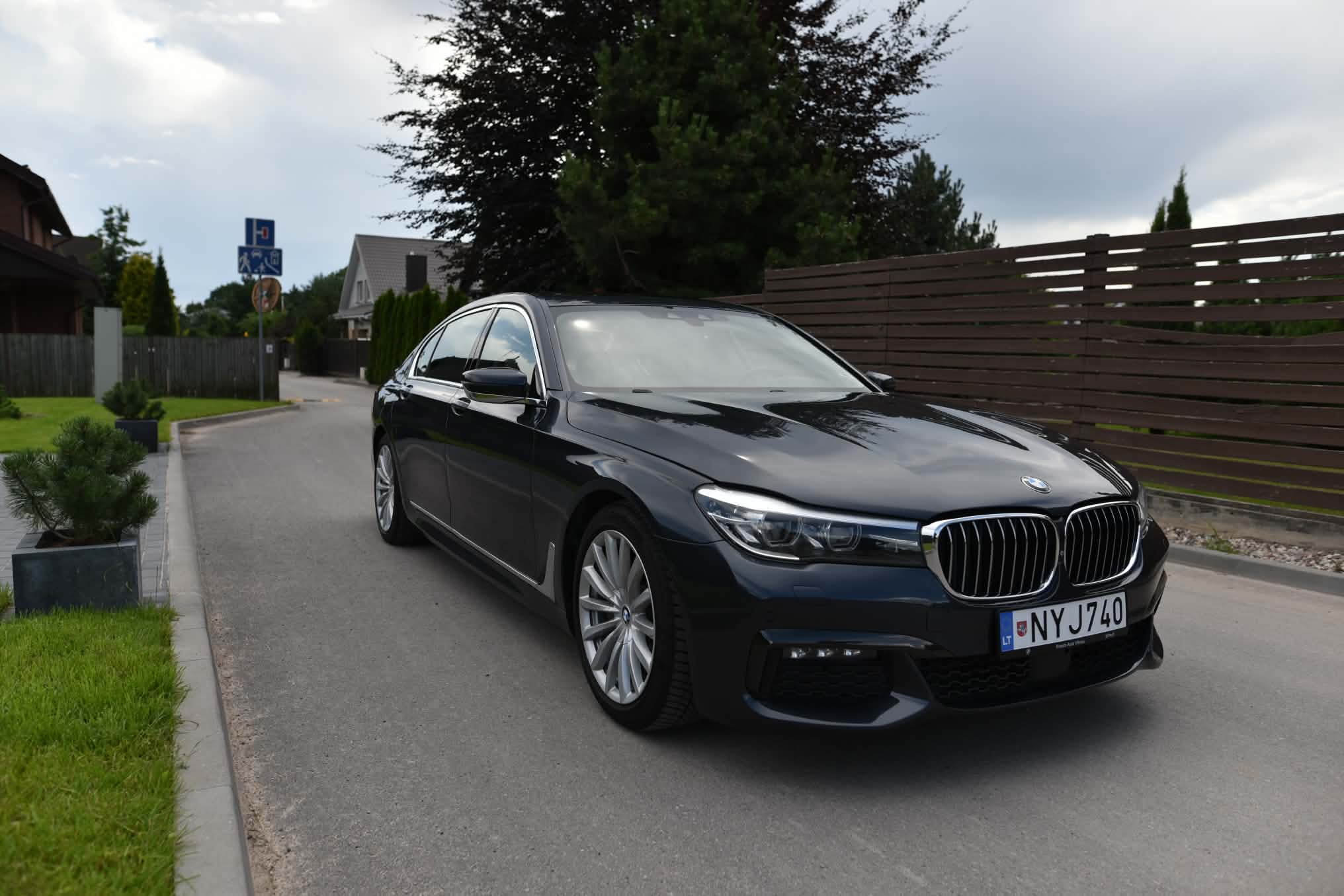 BMW 740 Li xdrive M sport 2017, bild 2/10