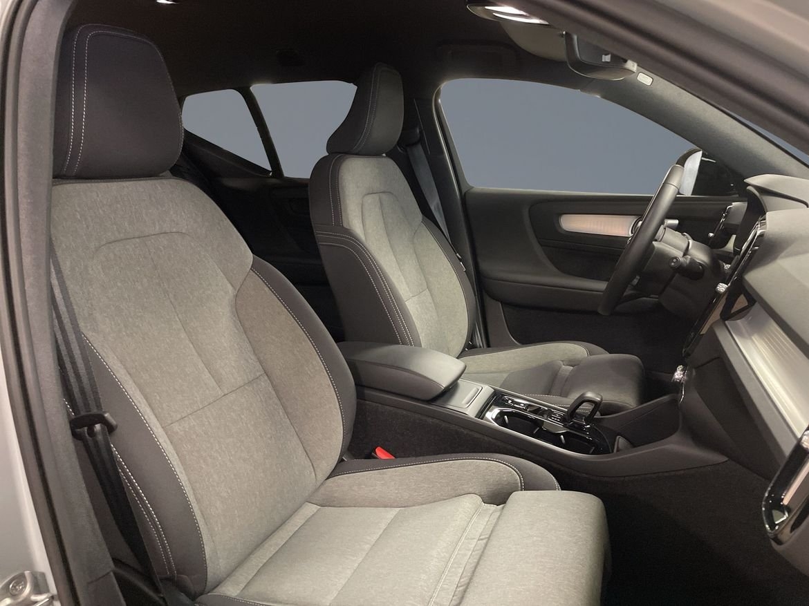 Volvo XC40 B3 FWD Bensin Plus Dark 2025, bild 7/10