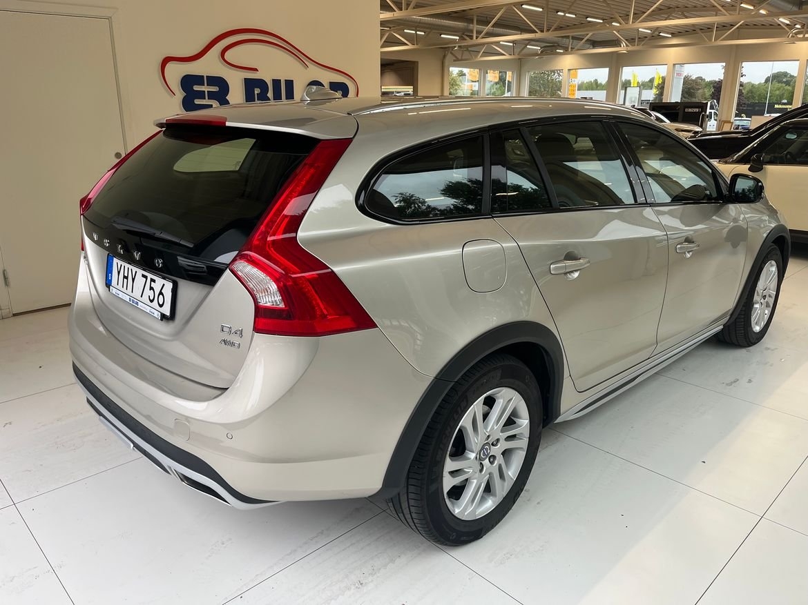 Volvo V60 Cross Country 2017, kuva 3/5