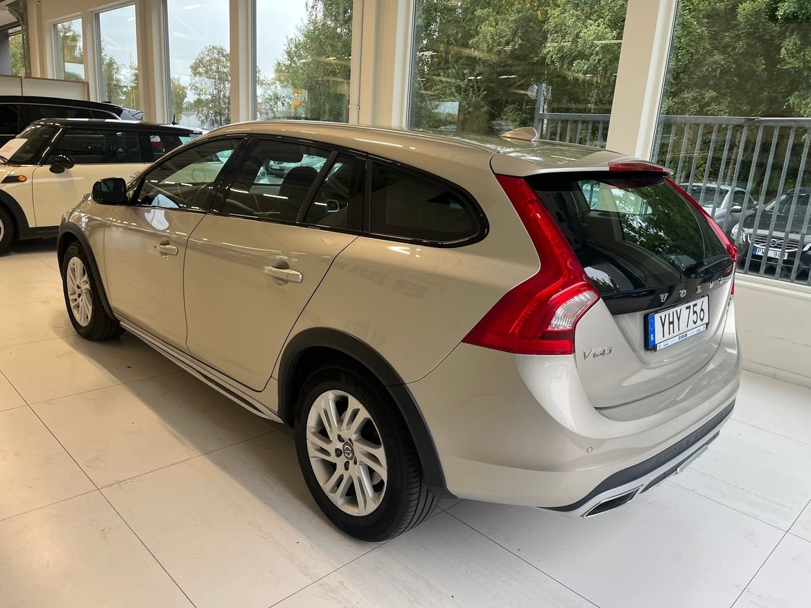 Volvo V60 Cross Country 2017, kuva 4/5