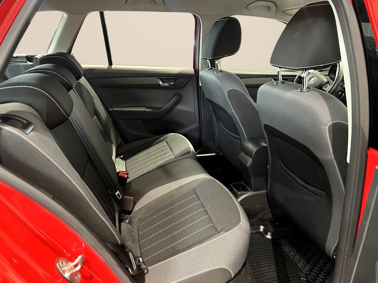 Skoda Fabia Kombi 1.0 TSI Style / Drag 2020, bild 6/8