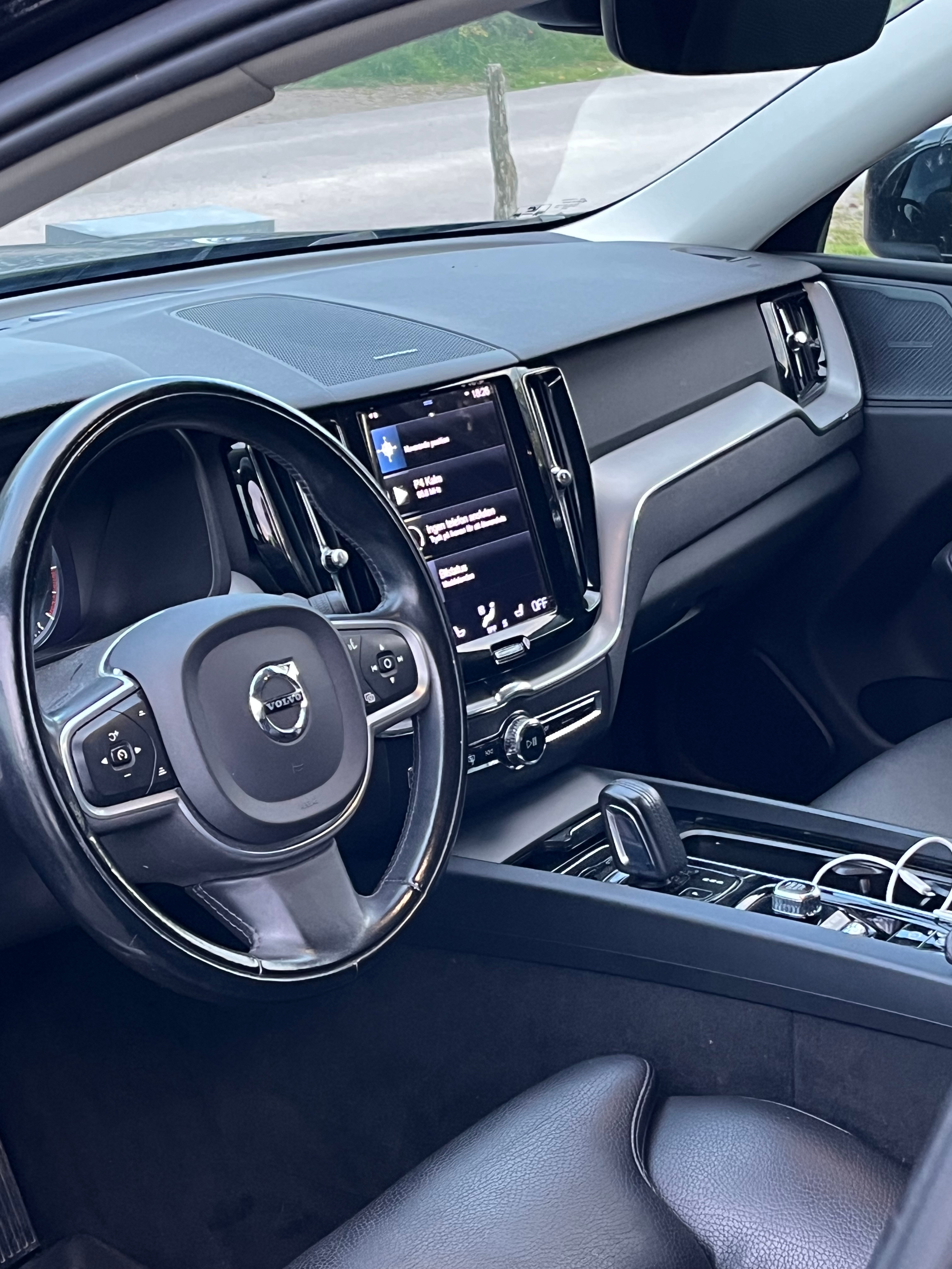 Volvo XC60 B4 AWD Geartronic 2021, photo 4/5