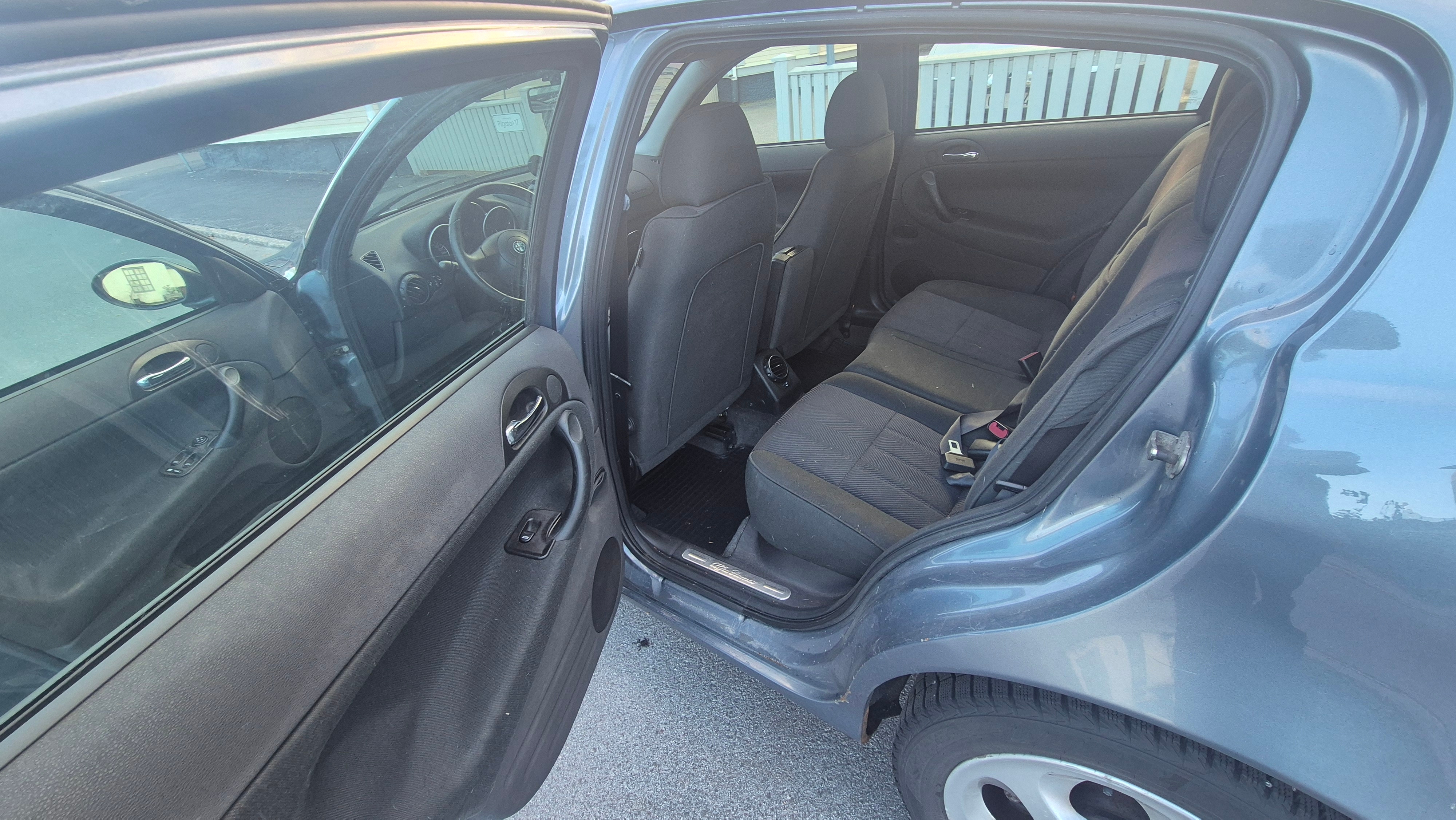 Alfa Romeo 147 2004, bild 6/10