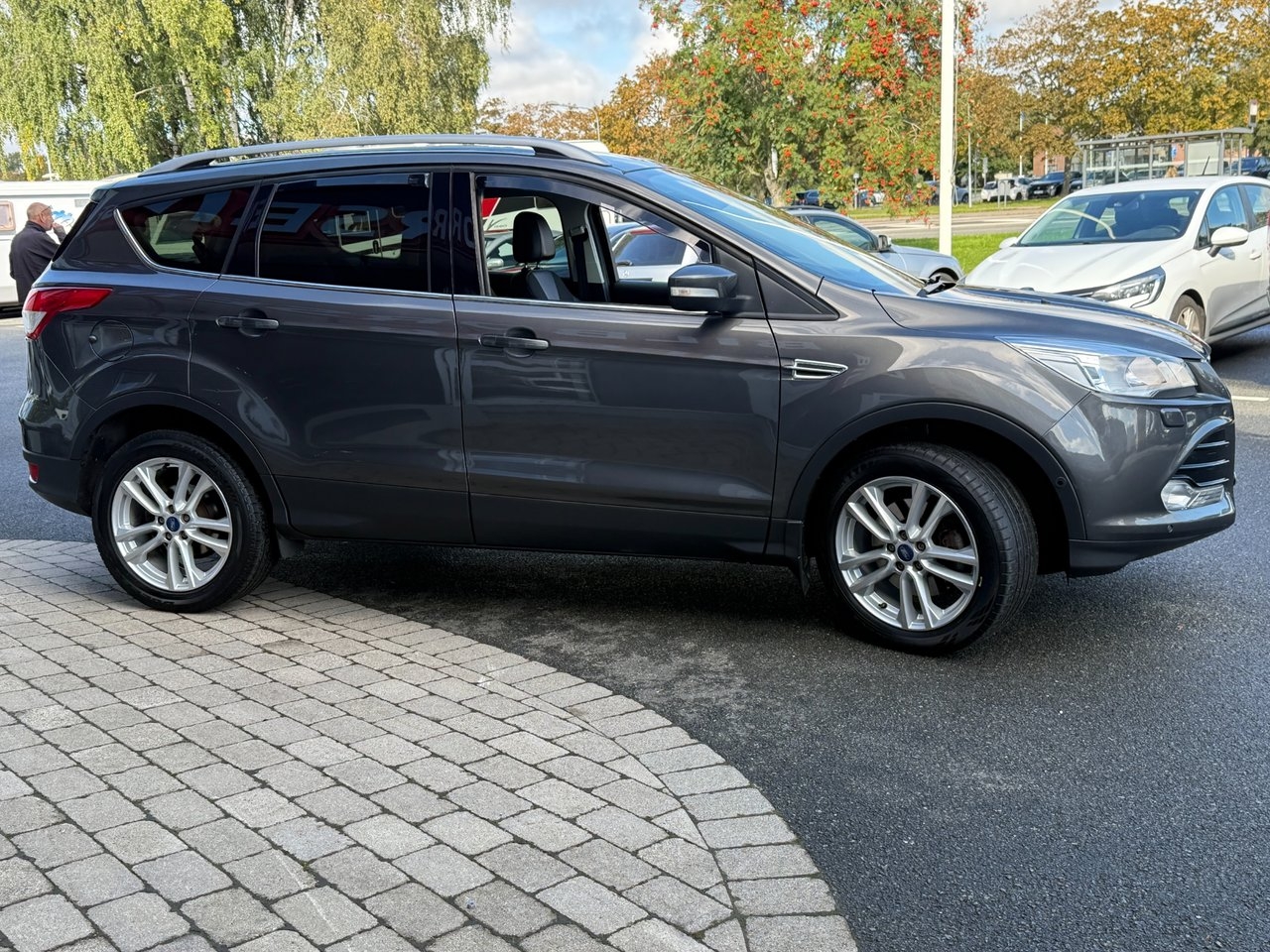 Ford Kuga 2.0 TDCi AWD Titanium Euro 6 2015, bild 3/10
