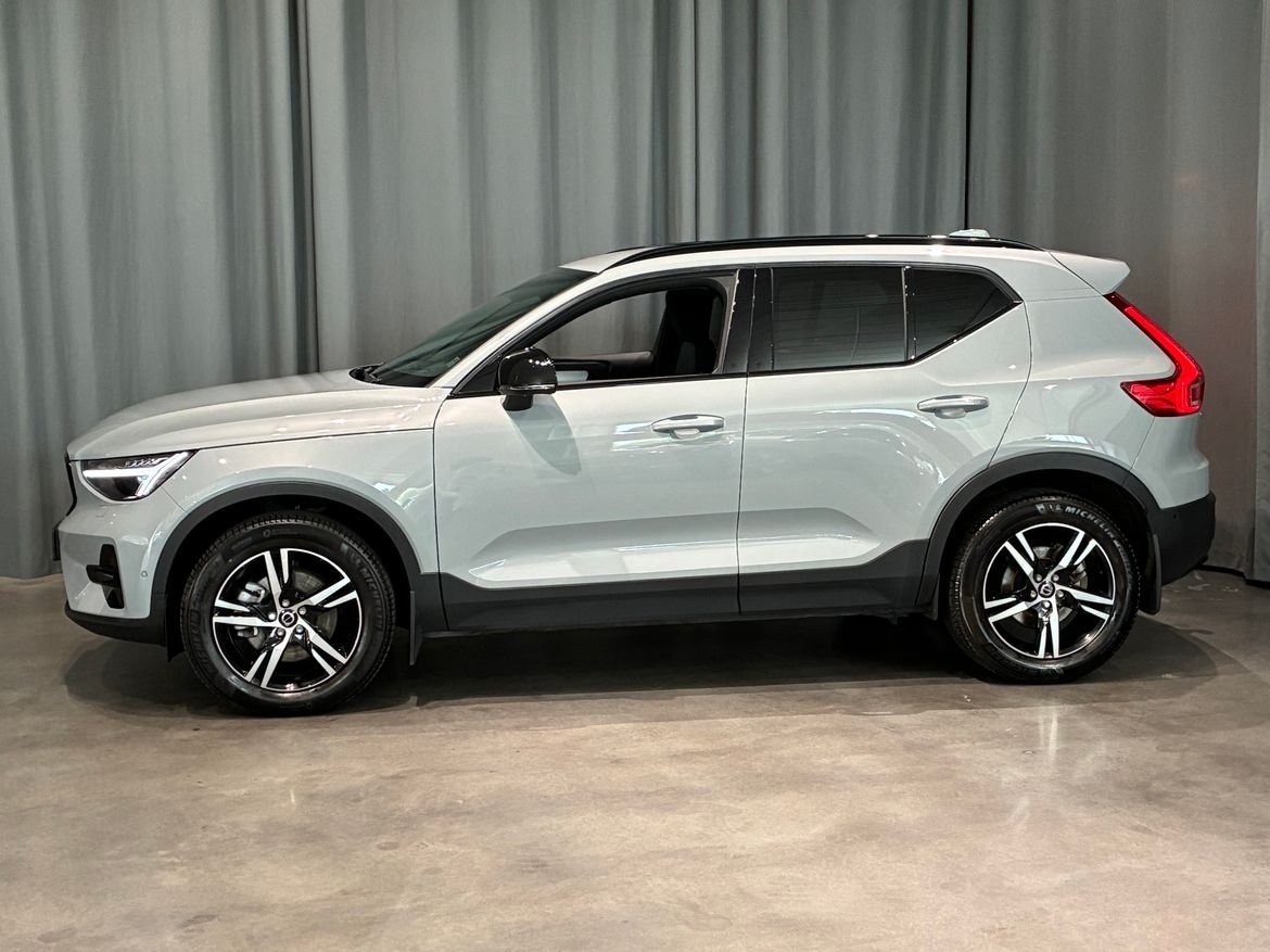 Volvo XC40 B3 FWD Bensin Plus Dark 2025, photo 6/10