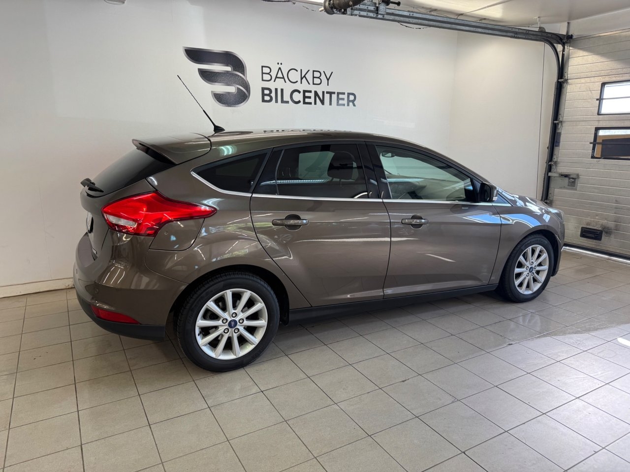 Ford Focus 1.0 EcoBoost Titanium Euro 6 2017, photo 5/10