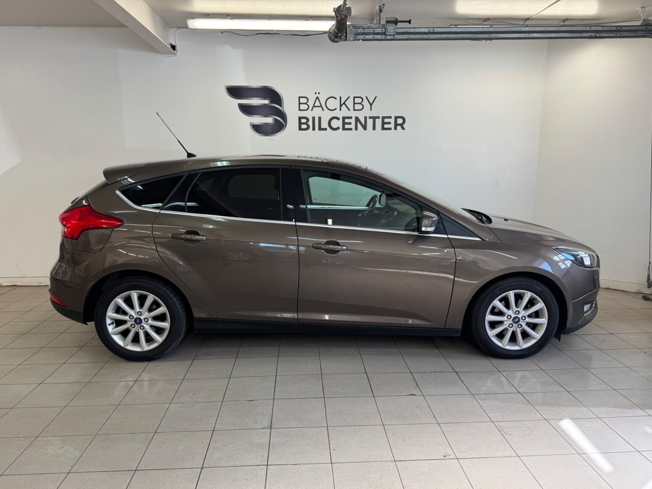 Ford Focus 1.0 EcoBoost Titanium Euro 6 2017, photo 6/10