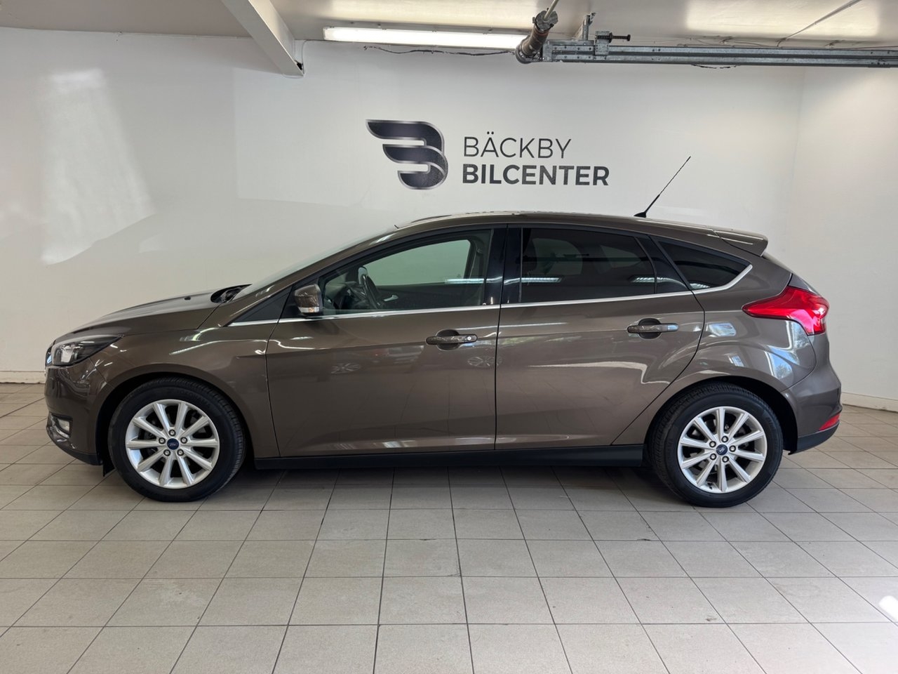 Ford Focus 1.0 EcoBoost Titanium Euro 6 2017, photo 2/10
