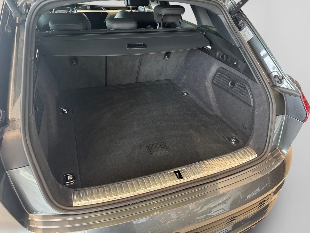Audi Q8 55 e-tron quattro, 408hk/S-Line 2024, photo 4/11