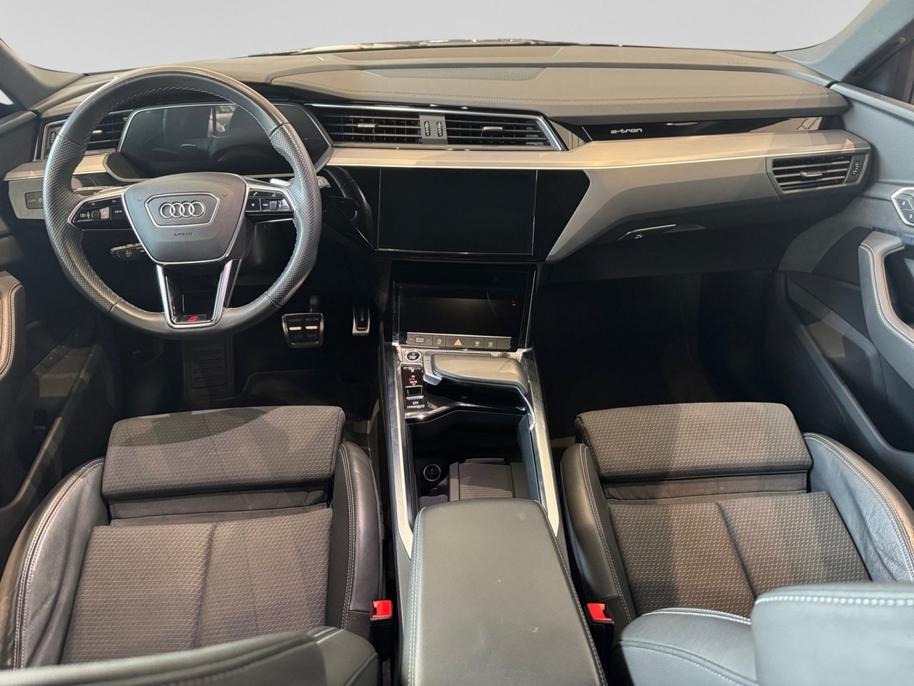 Audi Q8 55 e-tron quattro, 408hk/S-Line 2024, photo 7/11