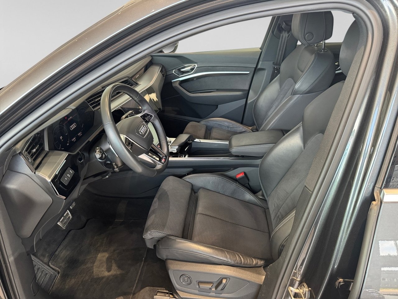 Audi Q8 55 e-tron quattro, 408hk/S-Line 2024, photo 6/11