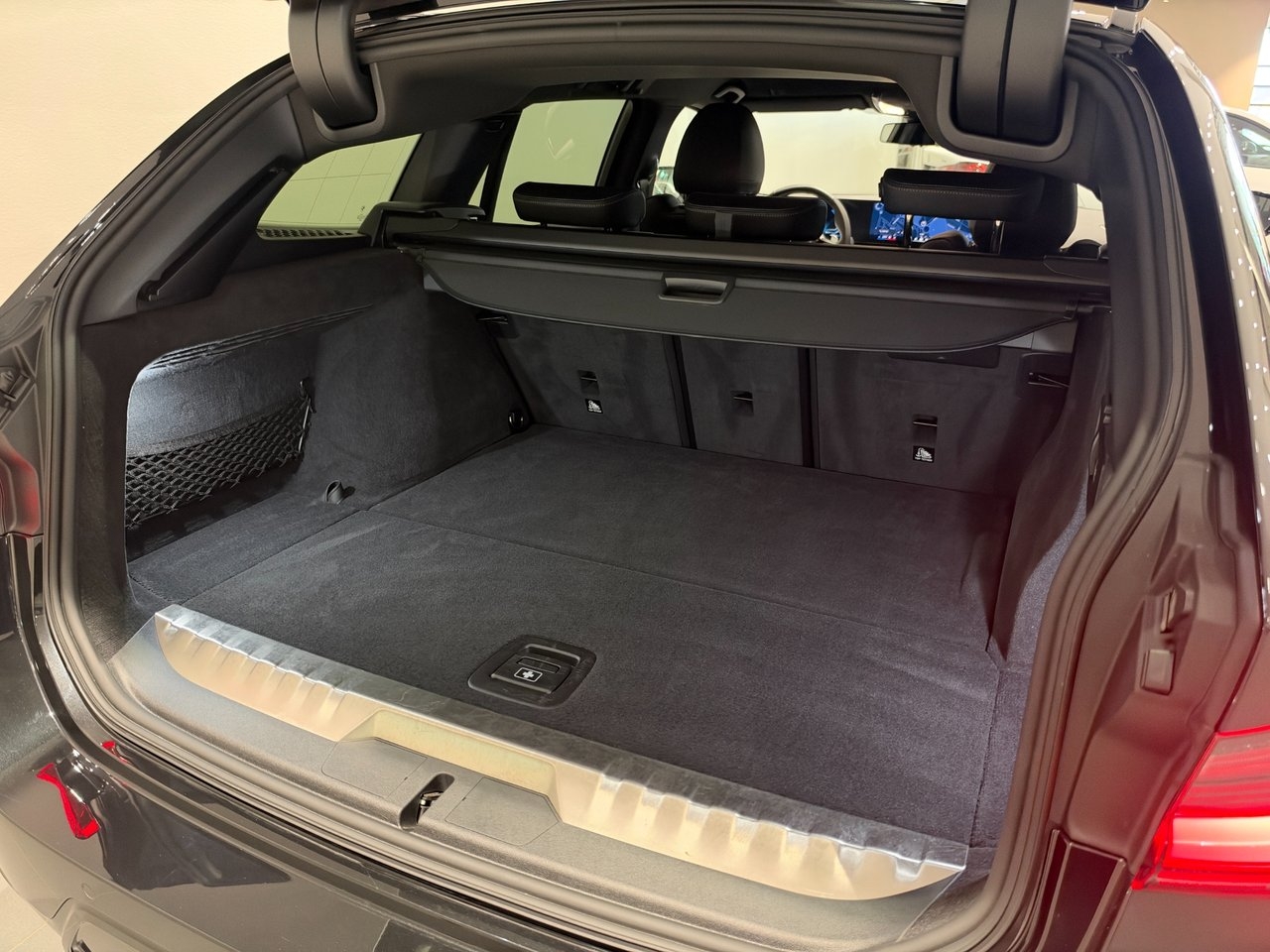 BMW 330 2026, bild 6/10