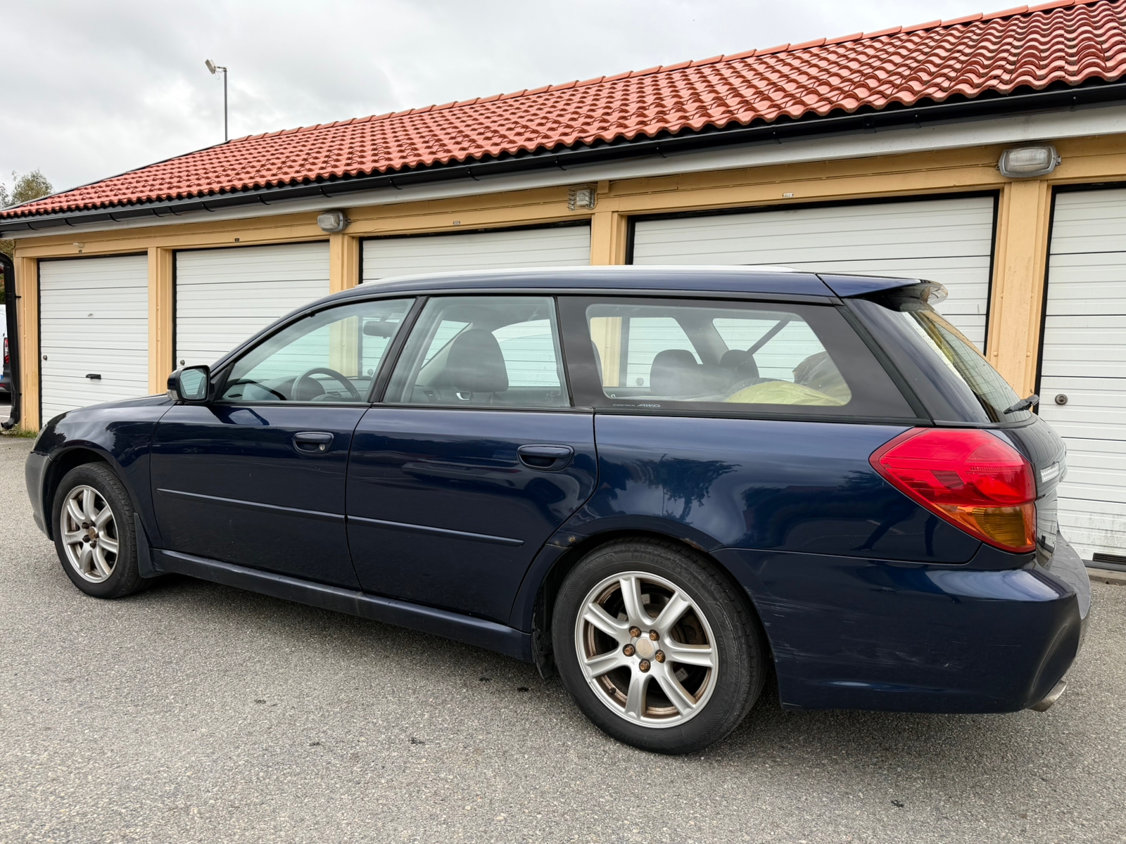 Subaru Legacy 2.5 4WD 165Hk Nybesiktigad 2005, bild 2/5