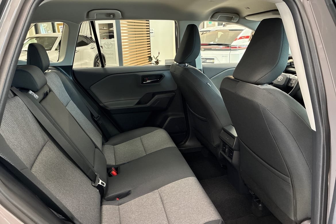 Toyota RAV4 AWD-i Plug-in Active Drag 2026, bild 7/10