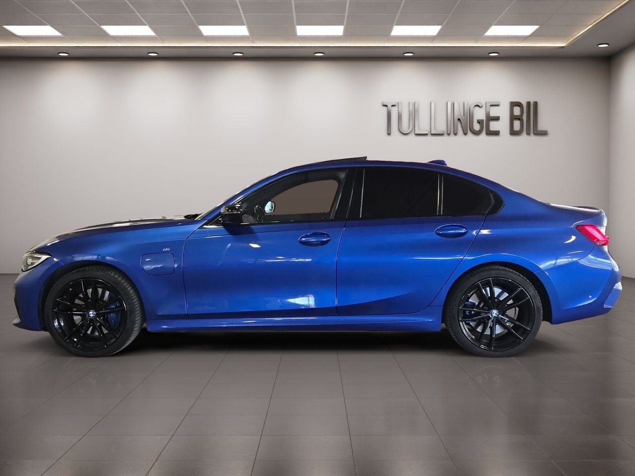 BMW 330 e Sedan M Sport H/K Taklucka 2020, photo 2/10