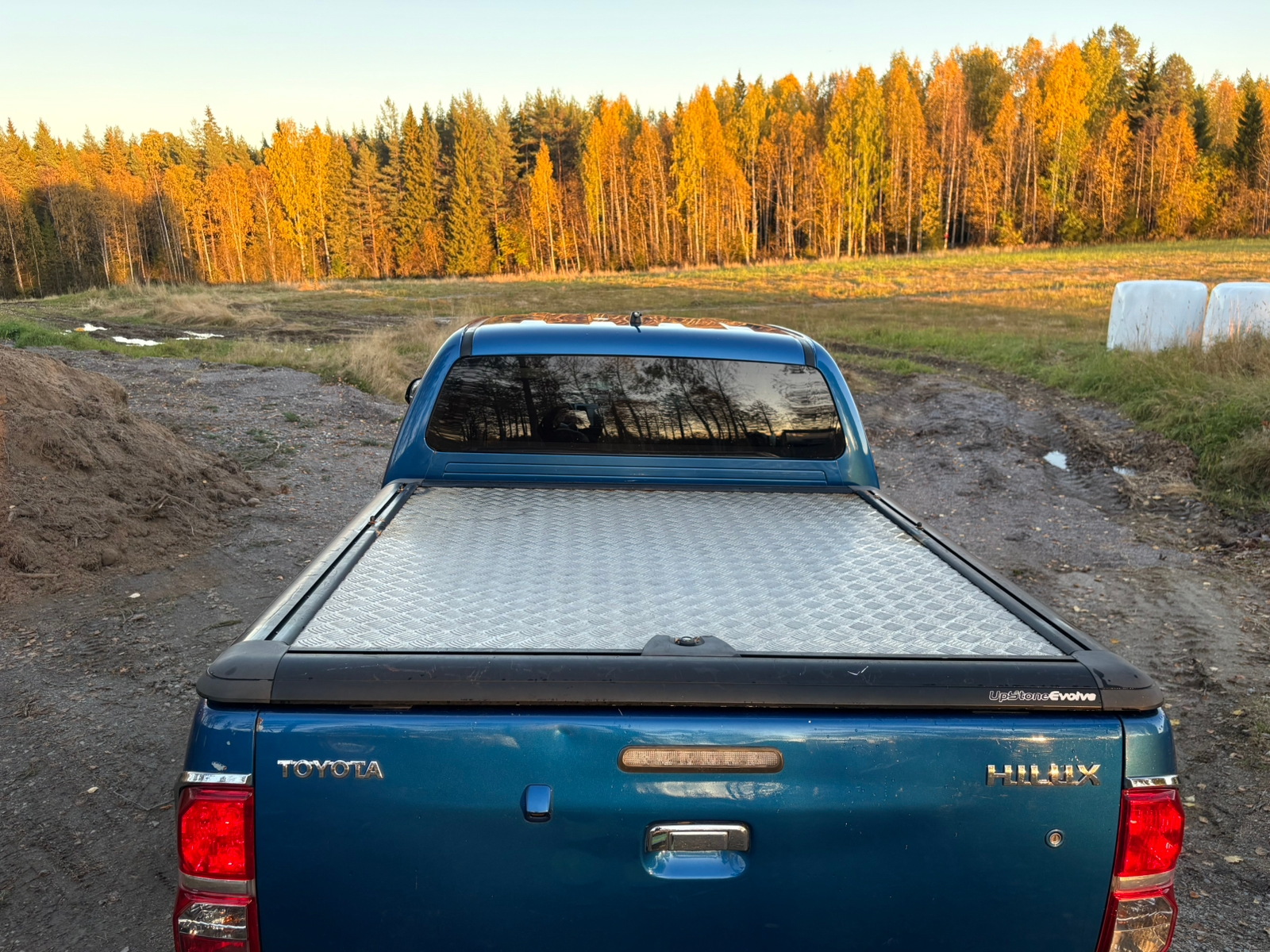 Toyota HiLux 2015, bild 6/10