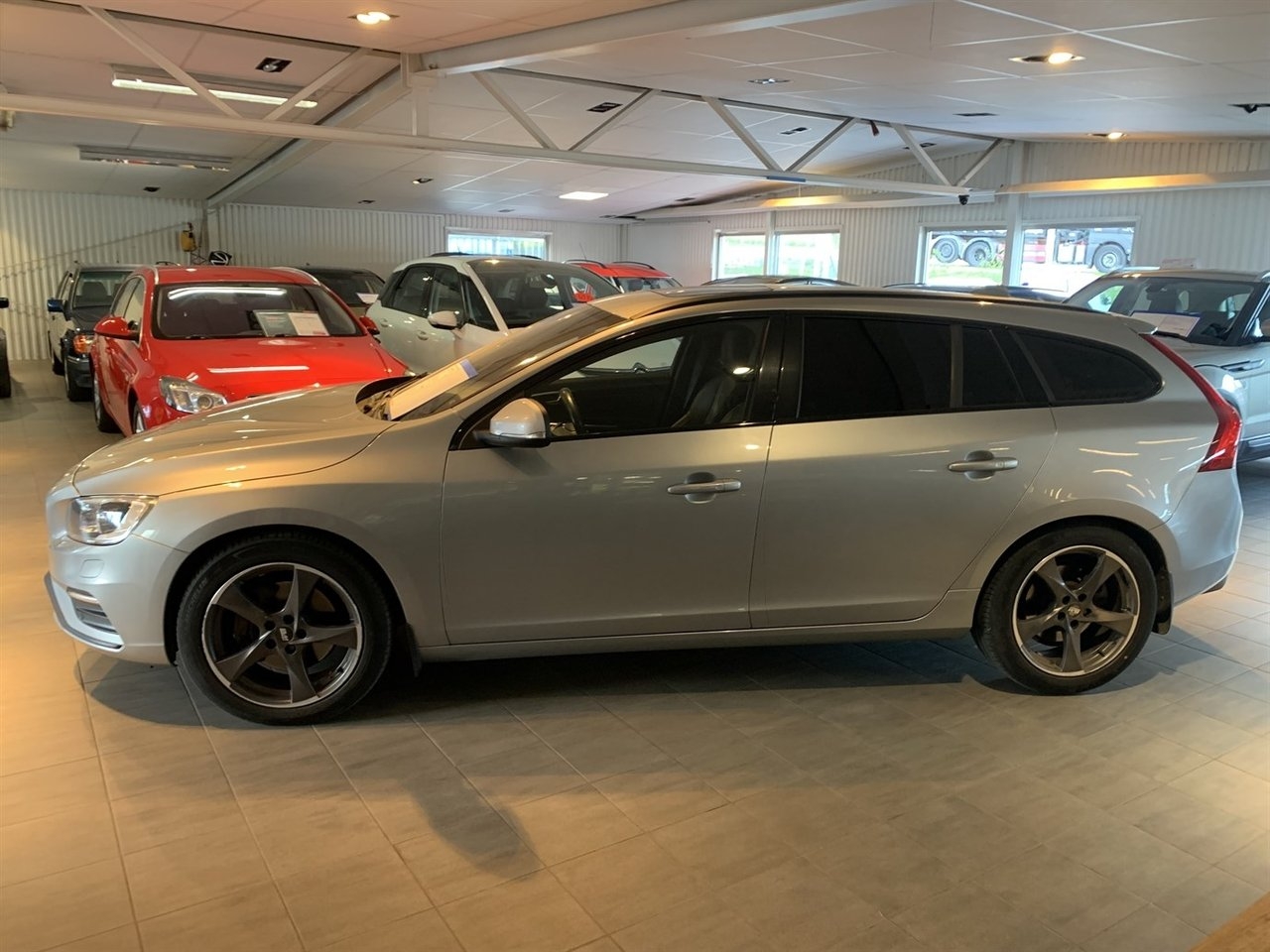 Volvo V60 D5 Geartronic, 225hk R-Design 2016, bild 4/10