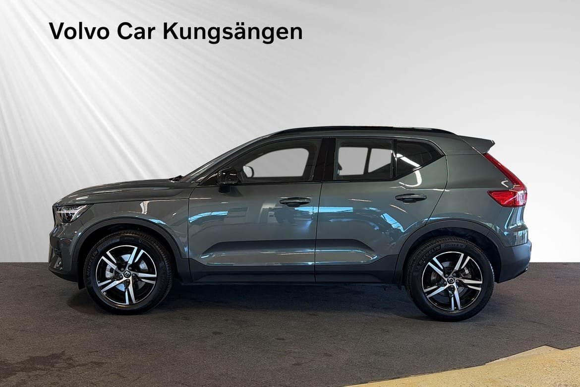 Volvo XC40 B4 FWD Bensin Plus Dark 2026, photo 3/10