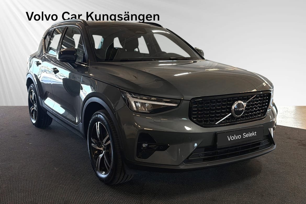 Volvo XC40 B4 FWD Bensin Plus Dark 2026, photo 6/10