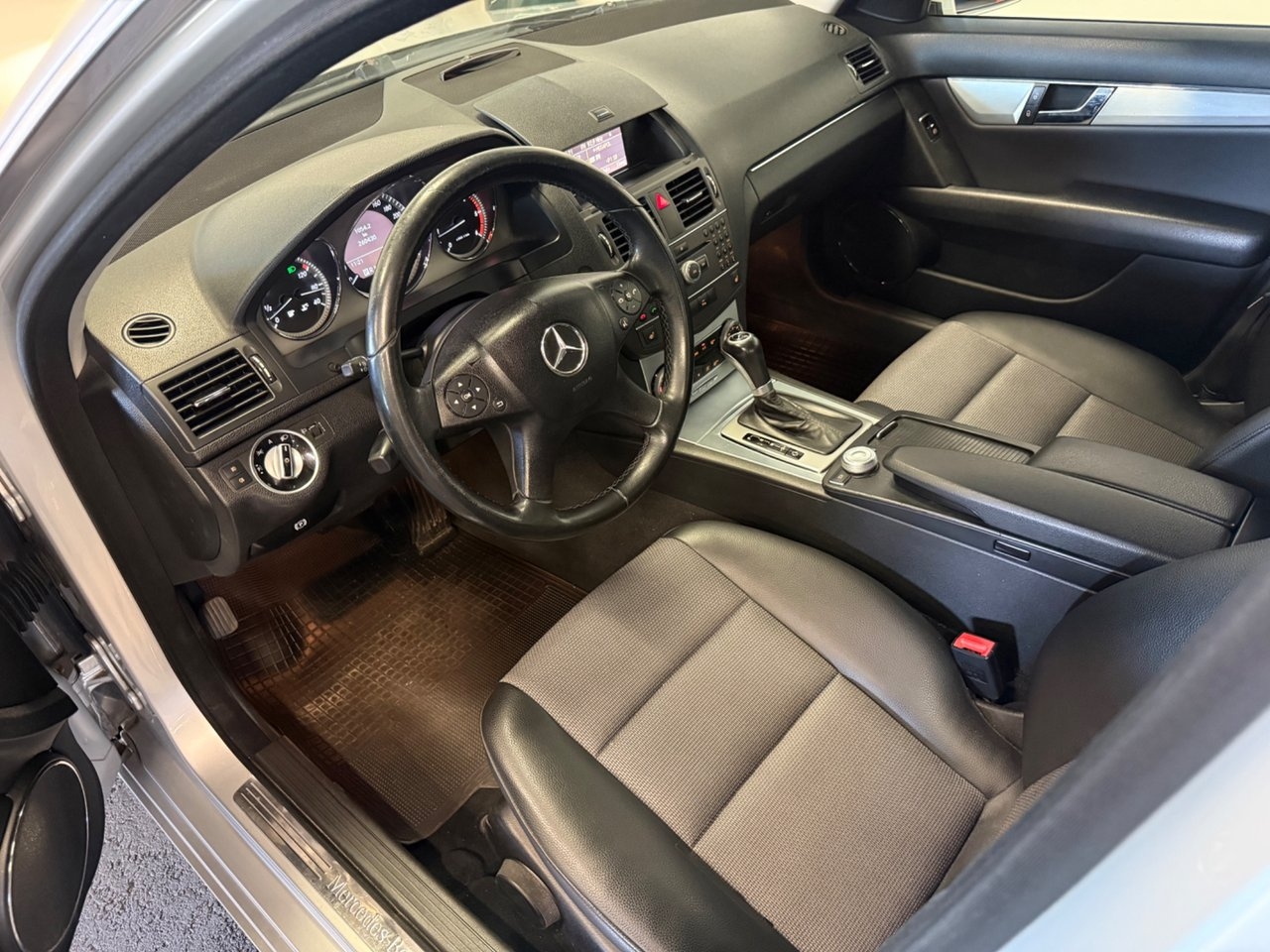 Mercedes-Benz C 2011, bild 7/10