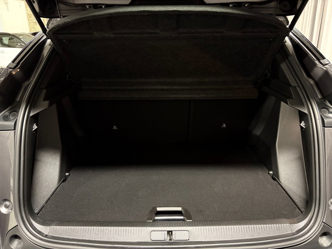 Peugeot 2008 GT PureTech 130 AUT 2023, bild 5/10