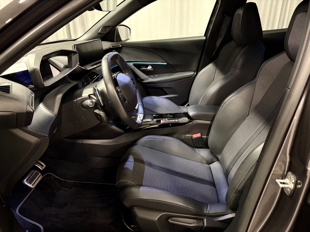Peugeot 2008 GT PureTech 130 AUT 2023, bild 7/10