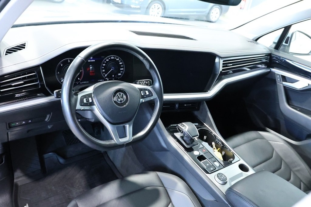Volkswagen Touareg 2018, kuva 6/10