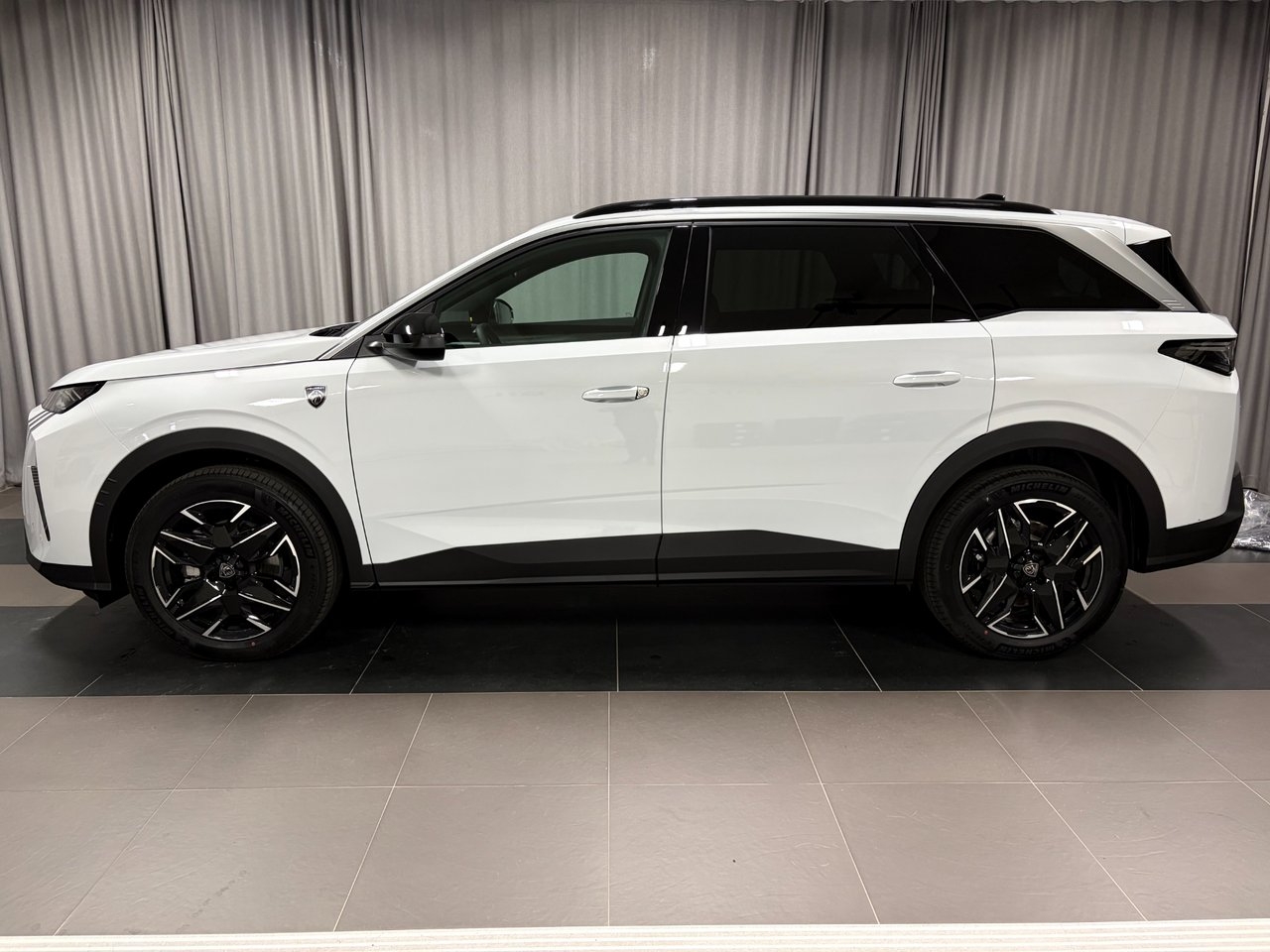 Peugeot 5008 Edition Hybrid AUT 7-Sits 2026, bild 2/9
