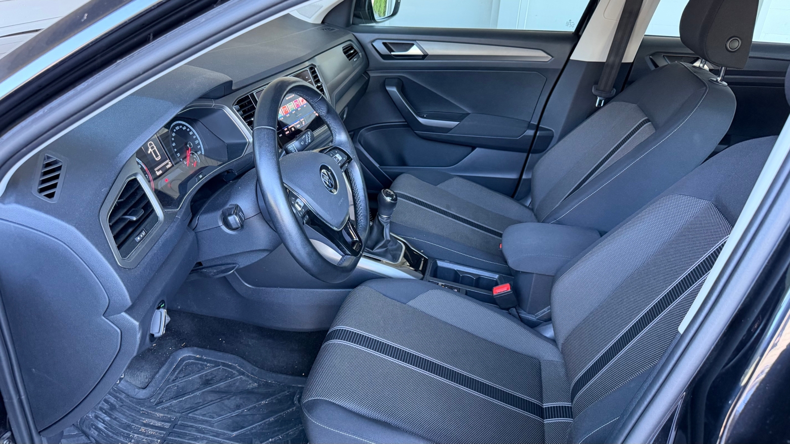 Volkswagen T-Roc 1.0 TSI OPF Manuell 2021, bild 2/6