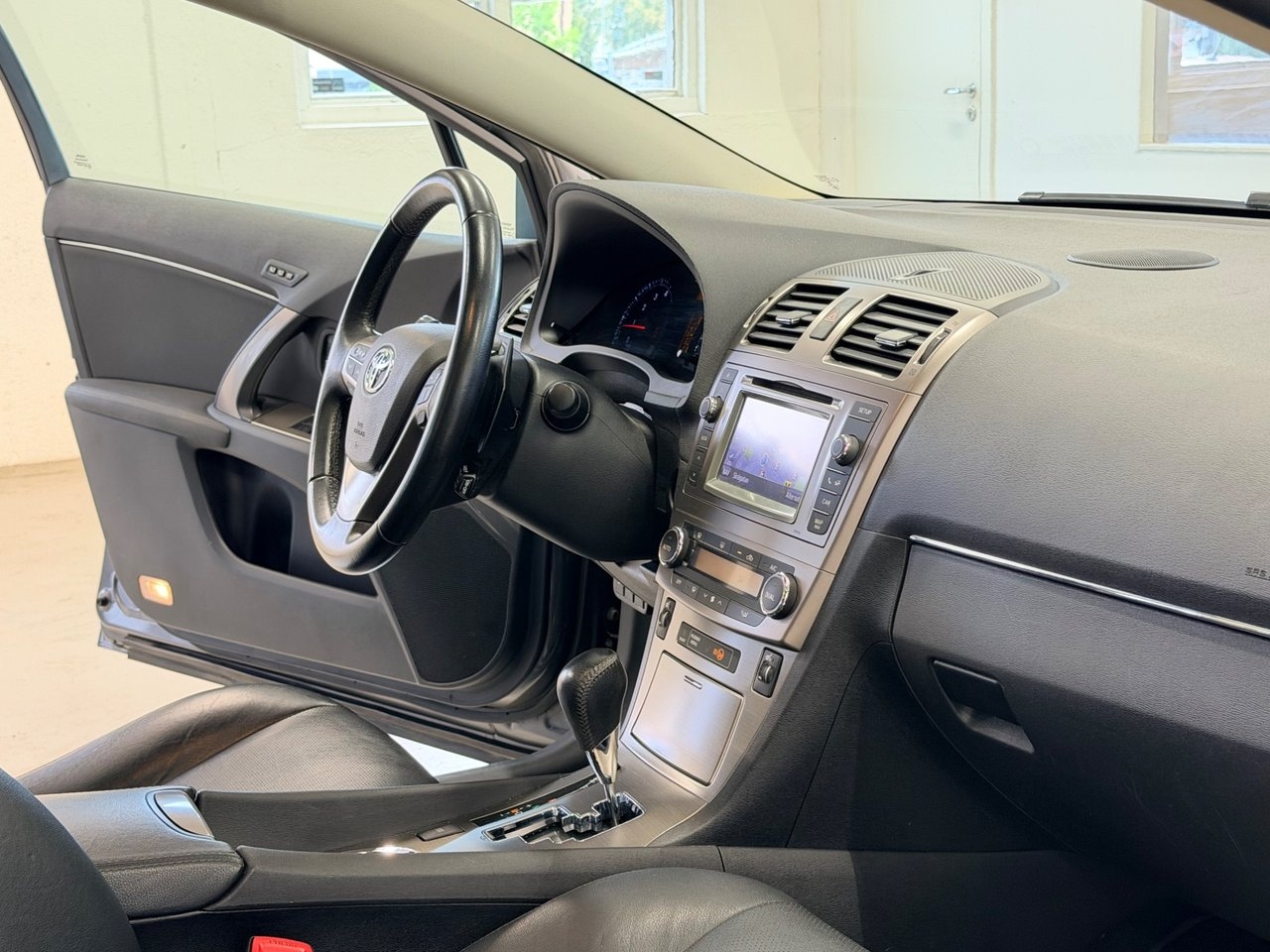 Toyota Avensis 2012, bild 7/10