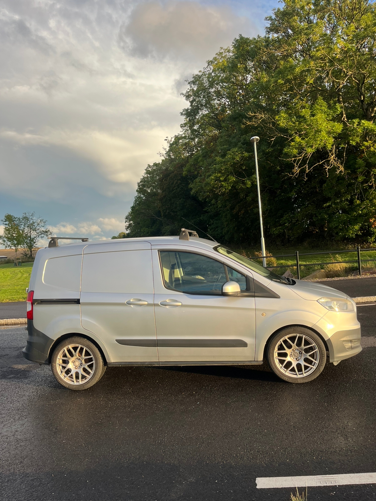 Ford Transit Courier 1.5 TDCi Manuell 2014, bild 3/9
