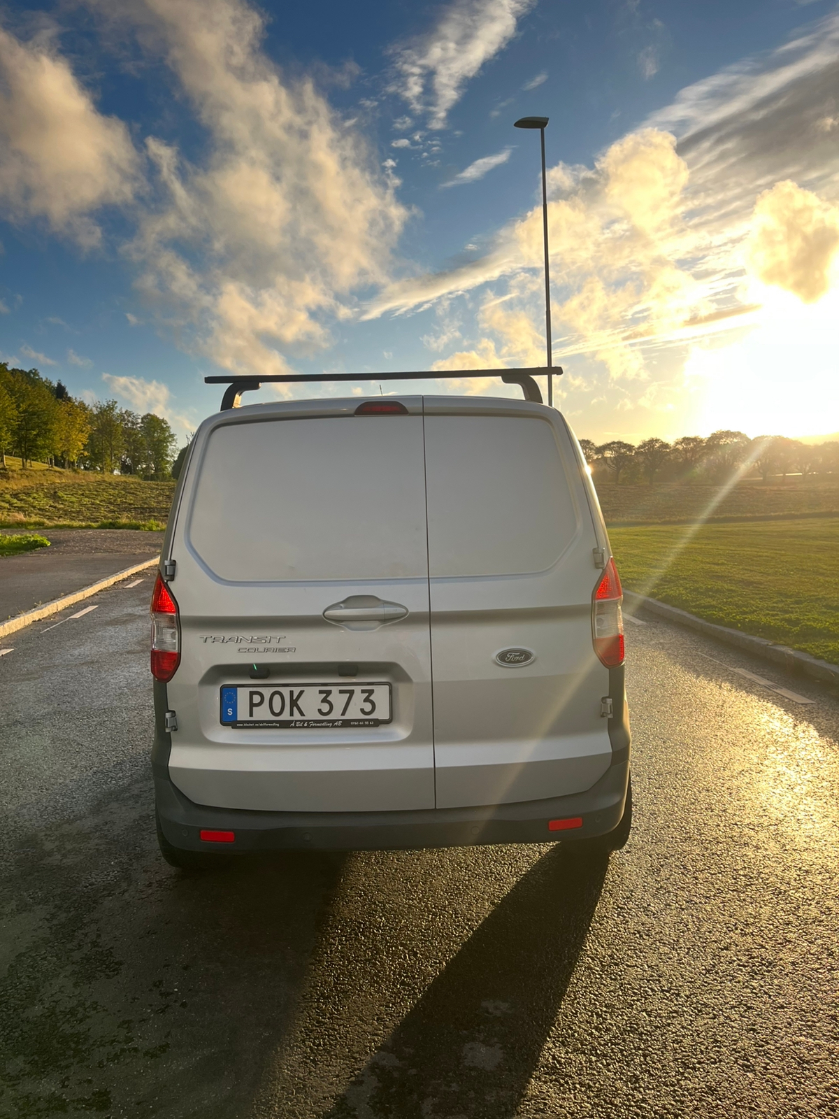 Ford Transit Courier 1.5 TDCi Manuell 2014, bild 4/9