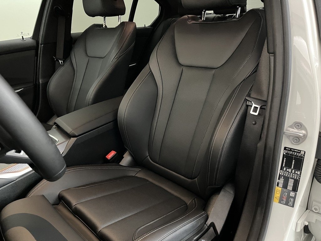 BMW 330 2025, bild 7/10