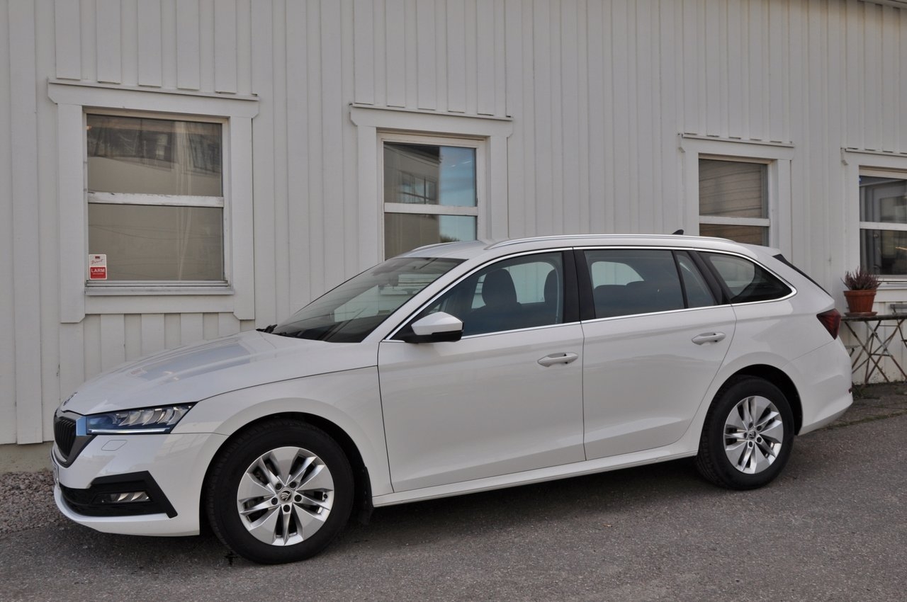 Skoda Octavia 2023, bild 2/10
