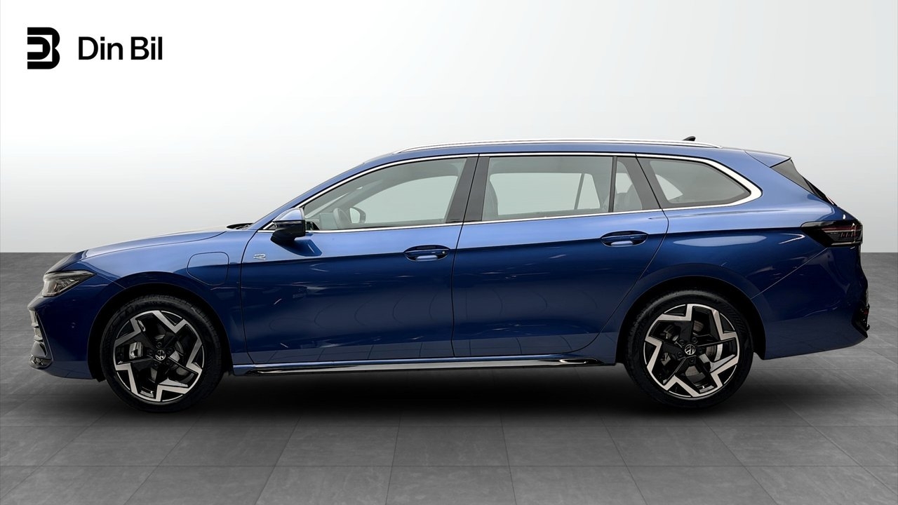 Volkswagen Passat 2024, bild 2/10