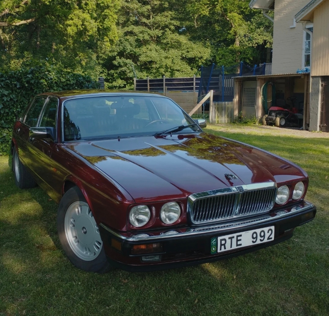 Jaguar XJ