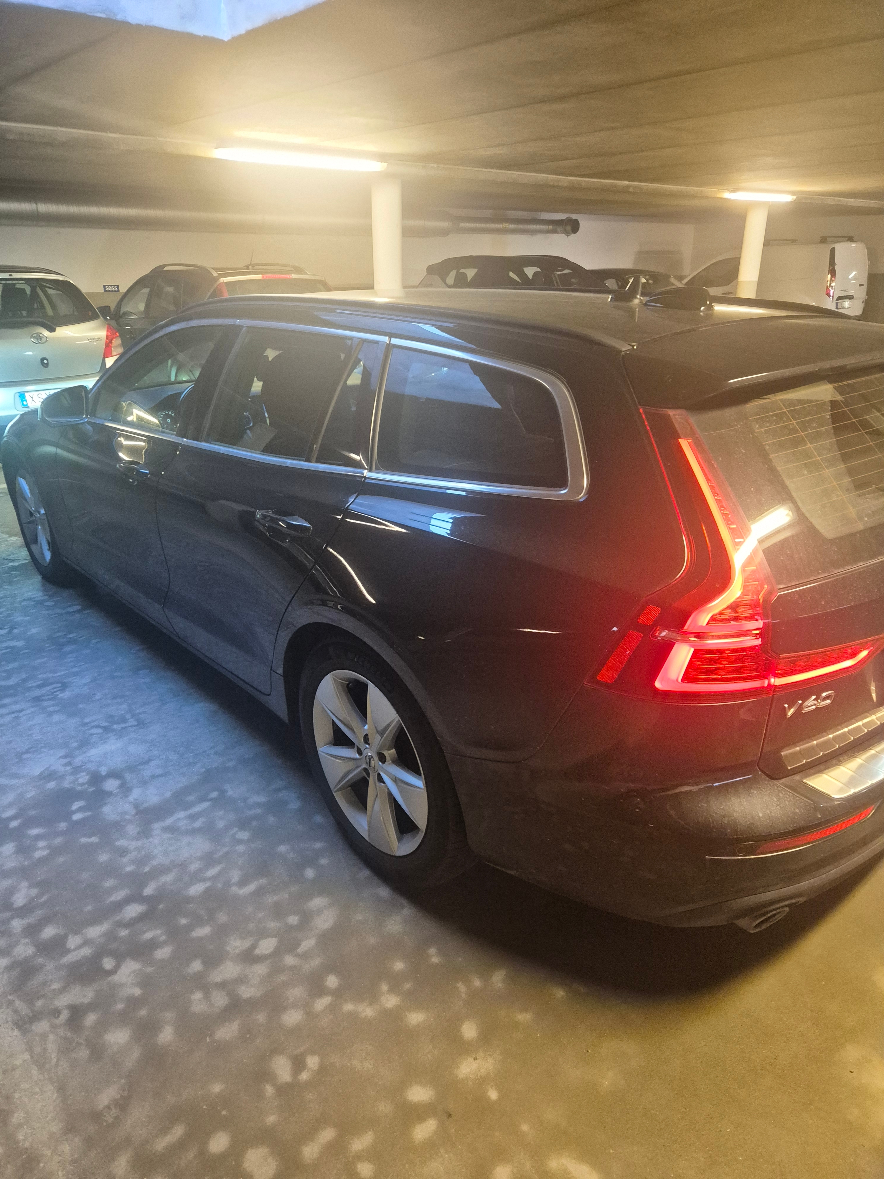 Volvo V60 B4 Geartronic 2022, photo 4/5