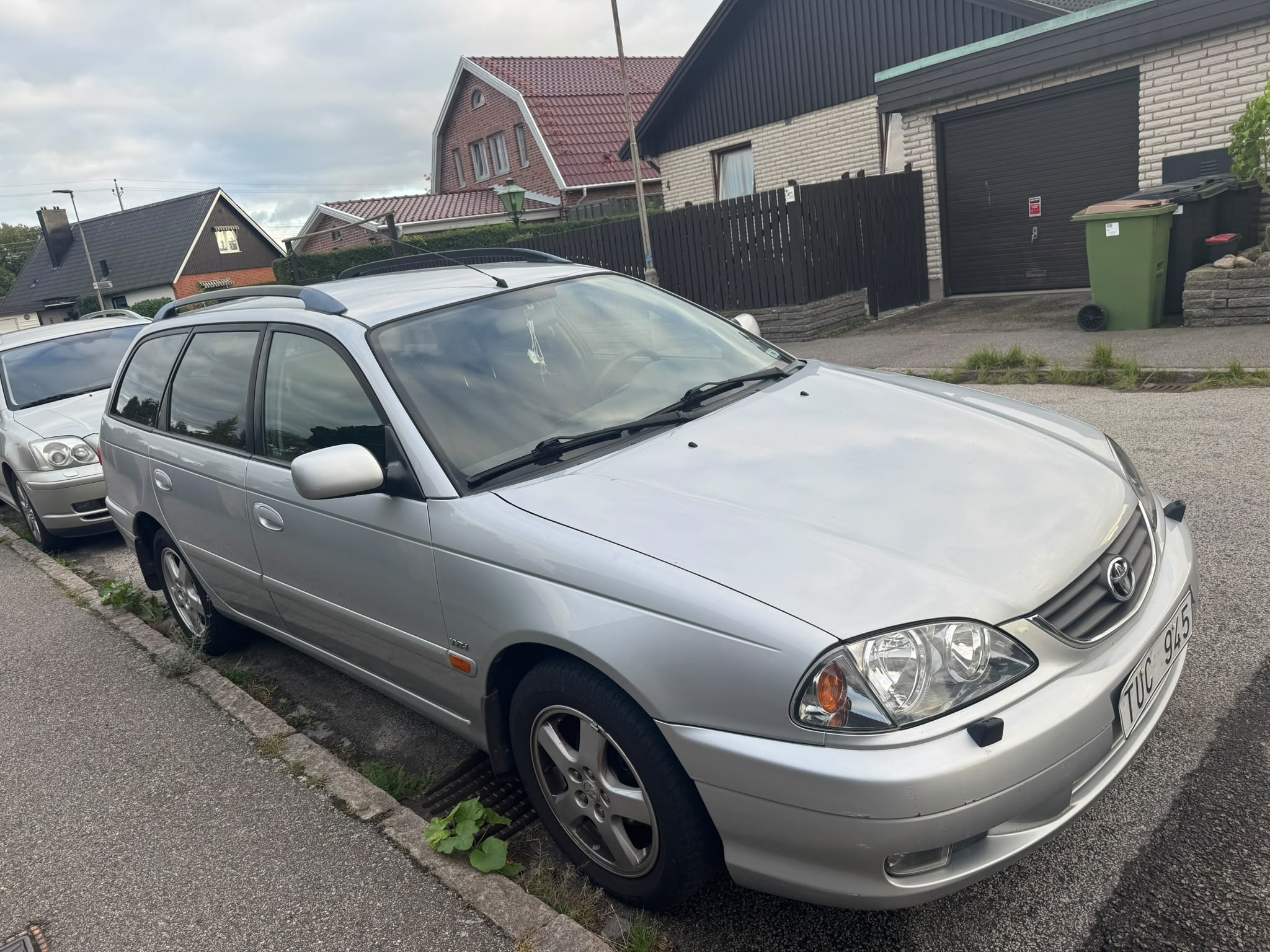 Toyota Avensis Kombi 1.8 VVT-i Manuell 2003, bild 5/9