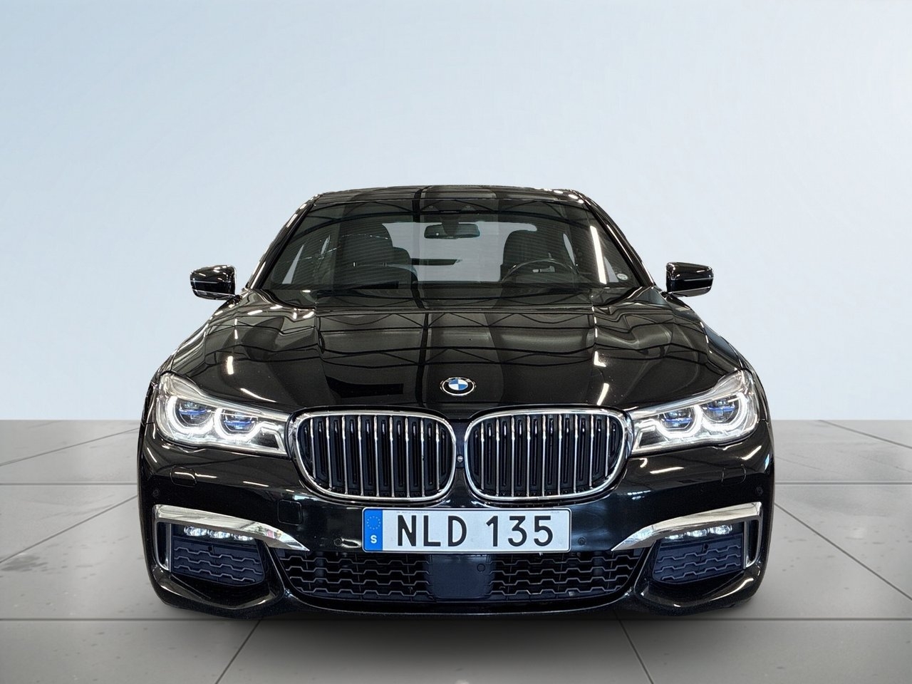 BMW 740 2017, photo 2/10