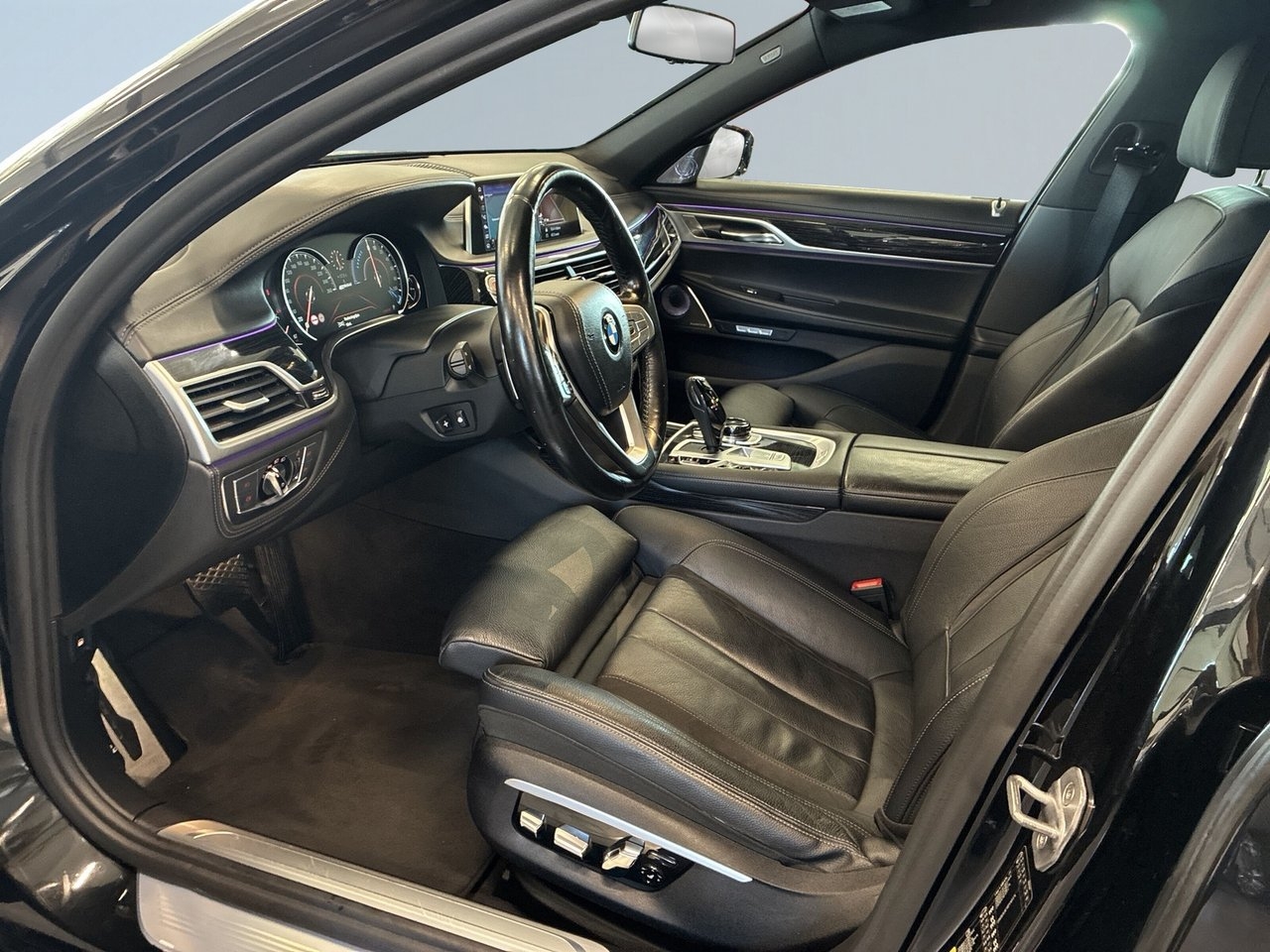 BMW 740 2017, photo 7/10