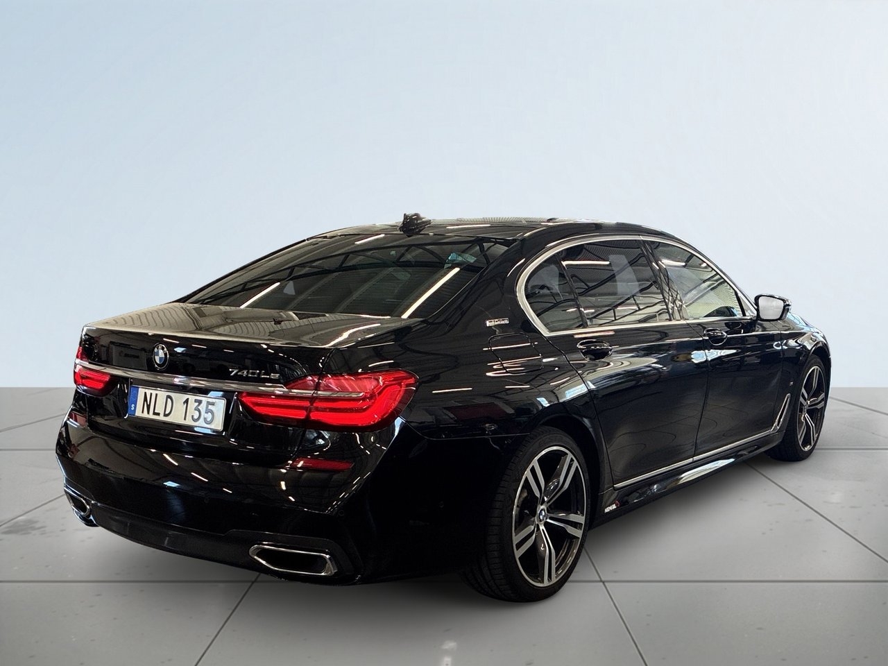 BMW 740 2017, photo 6/10
