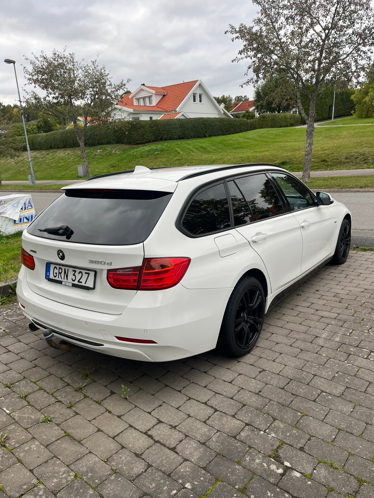 BMW 320 d xDrive Touring Steptronic 2015, bild 2/6