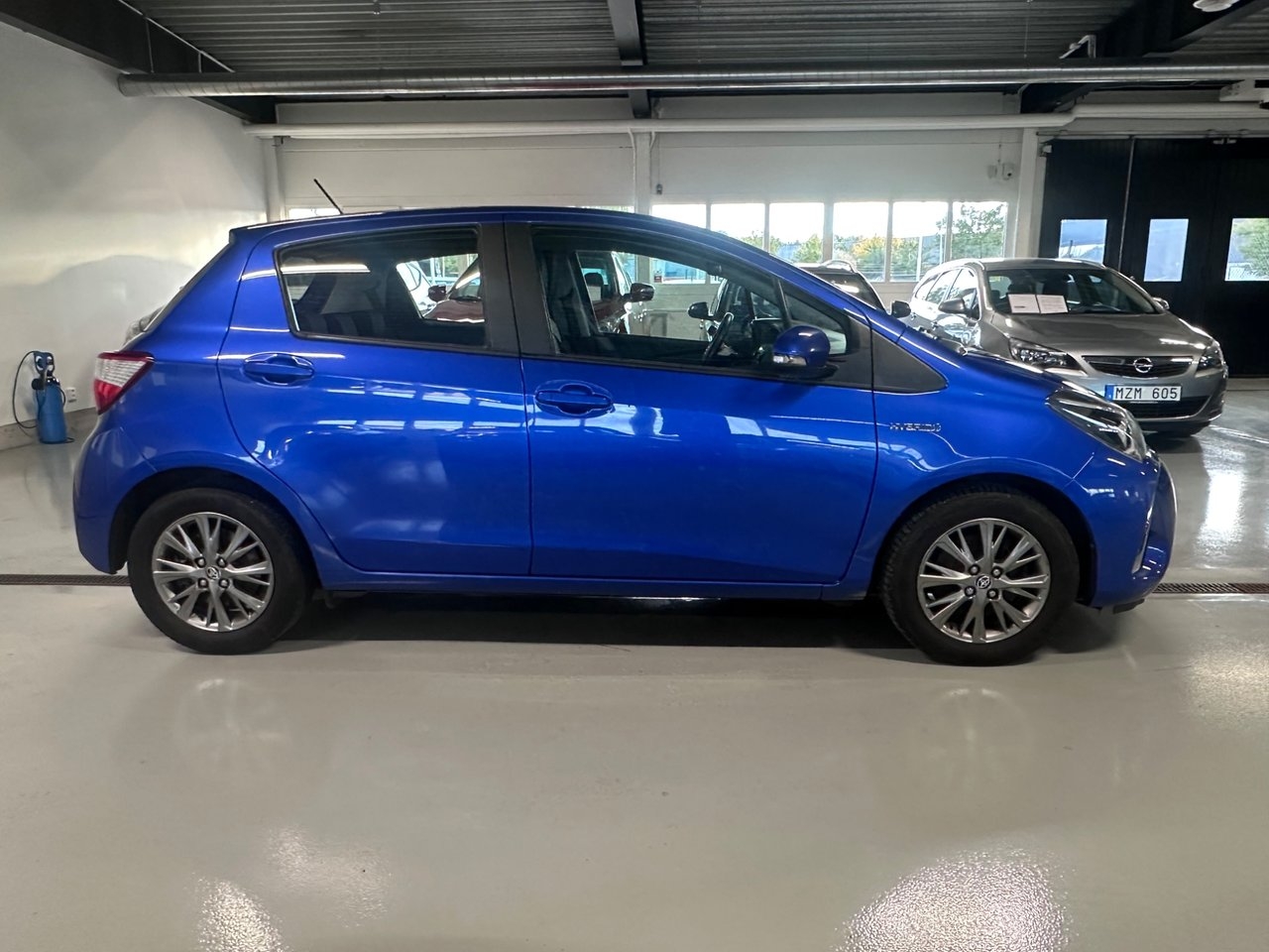 Toyota Yaris Hybrid e-CVT Active Euro 6 2017, bild 6/10