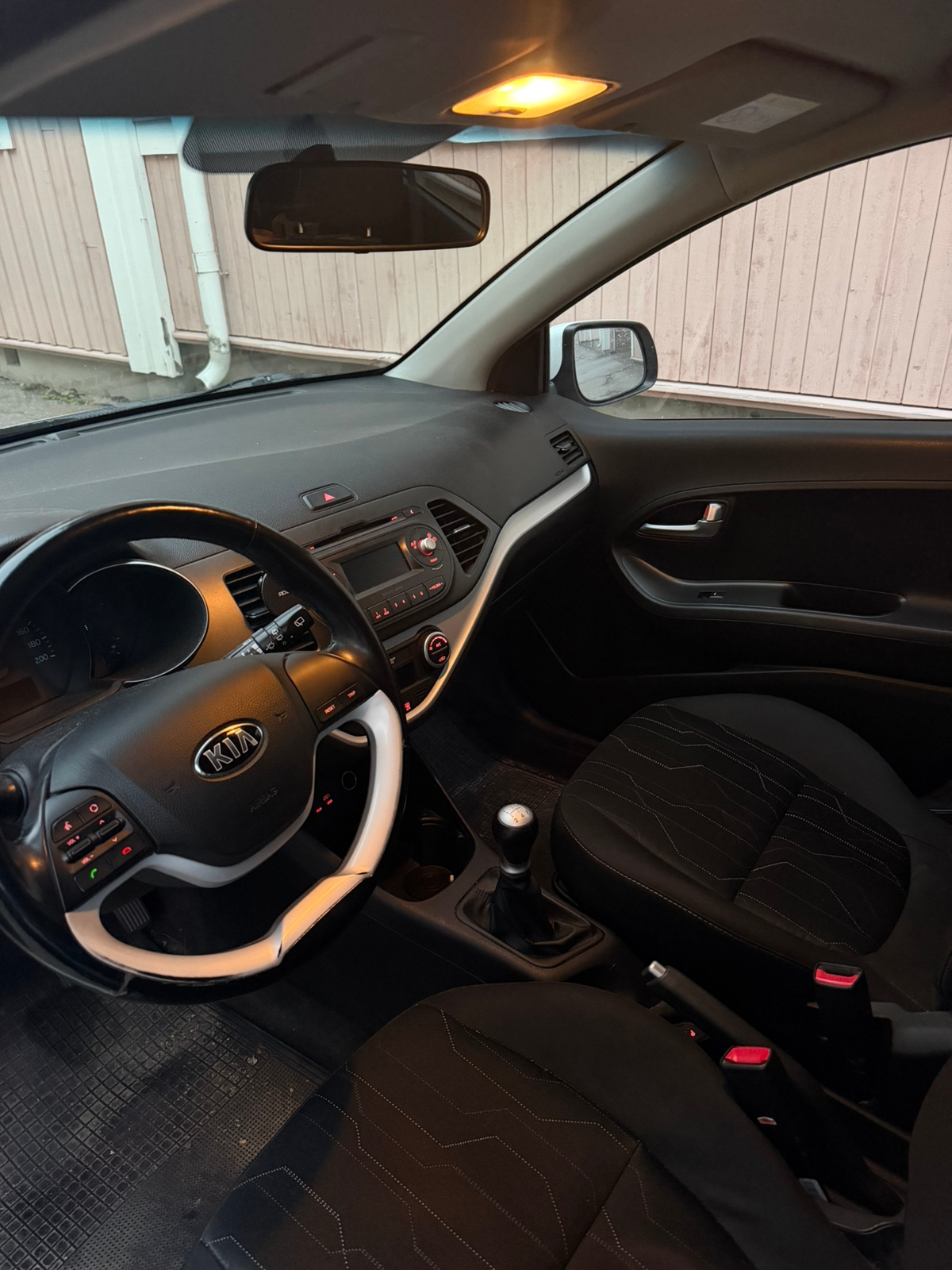 Kia Picanto 5-dörrar 1.0 MPI Manuell 2016, bild 2/3