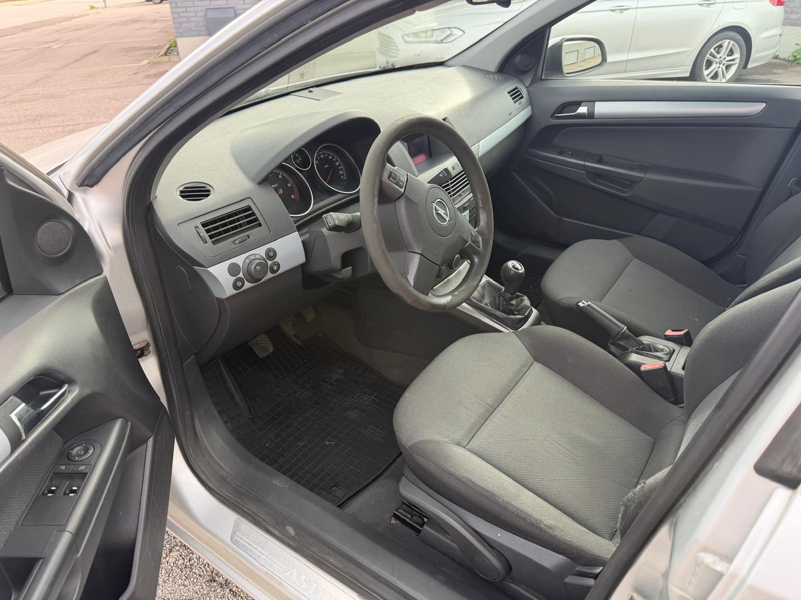 Opel Astra 1.9 CDTI ECOTEC 8v Manuell 2006, bild 5/6